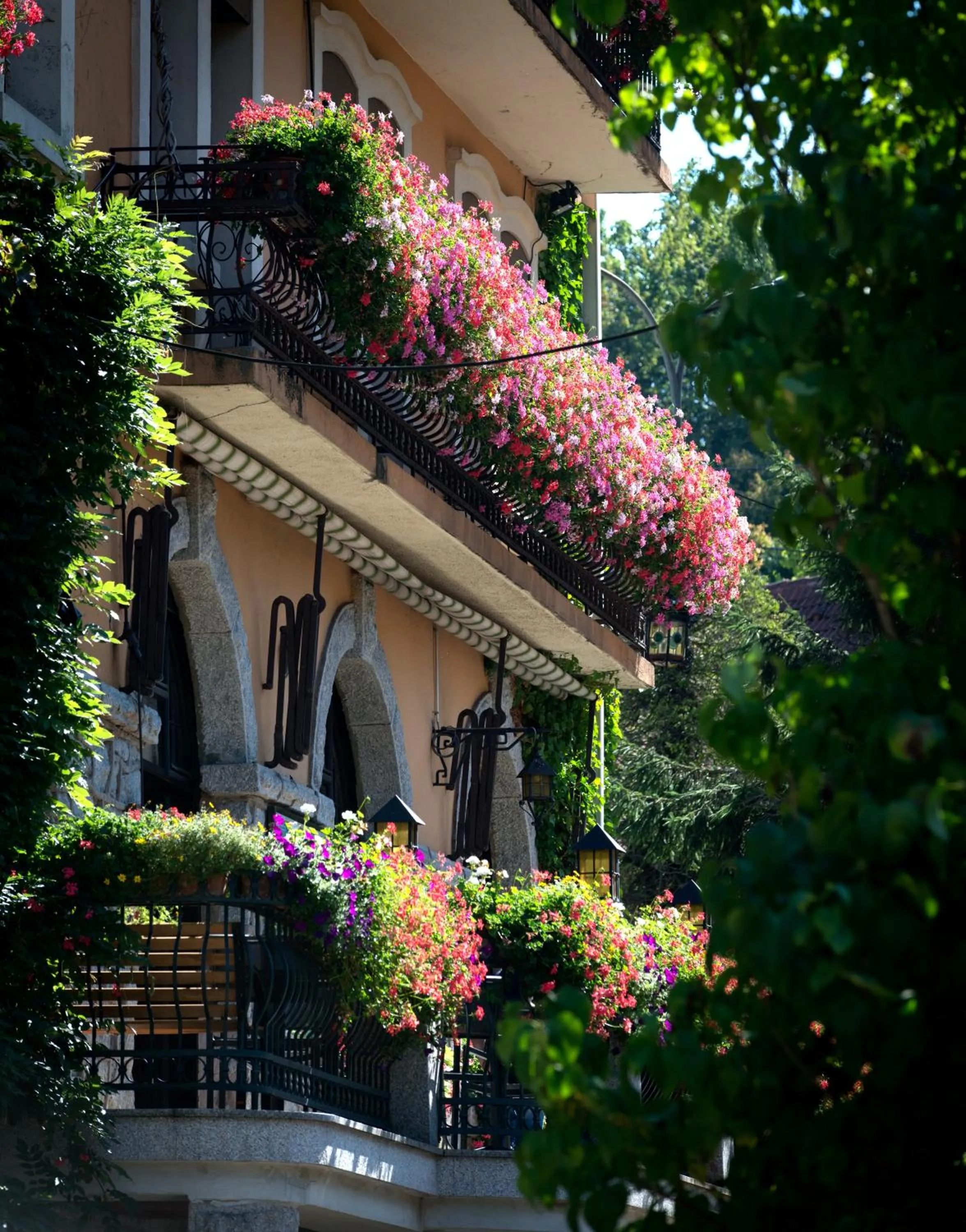 Property building in LE CLOS DES SOURCES Hôtel & Spa