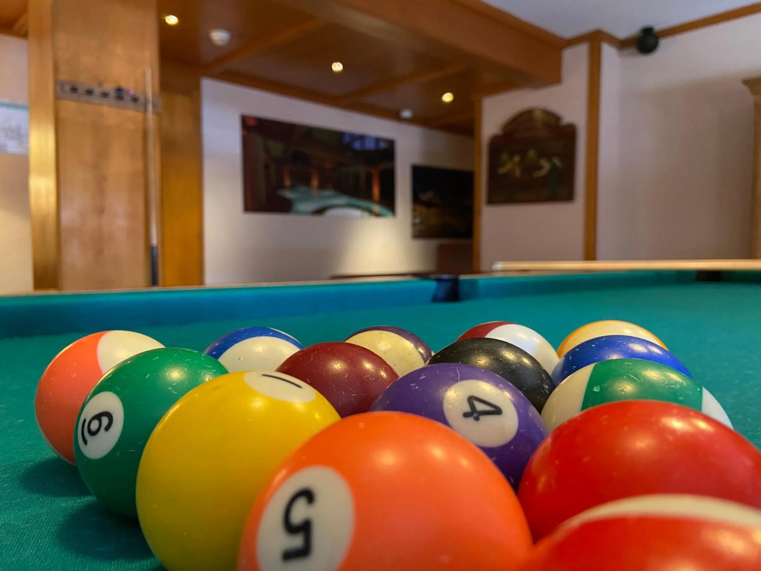 Billiard in LE CLOS DES SOURCES Hôtel & Spa