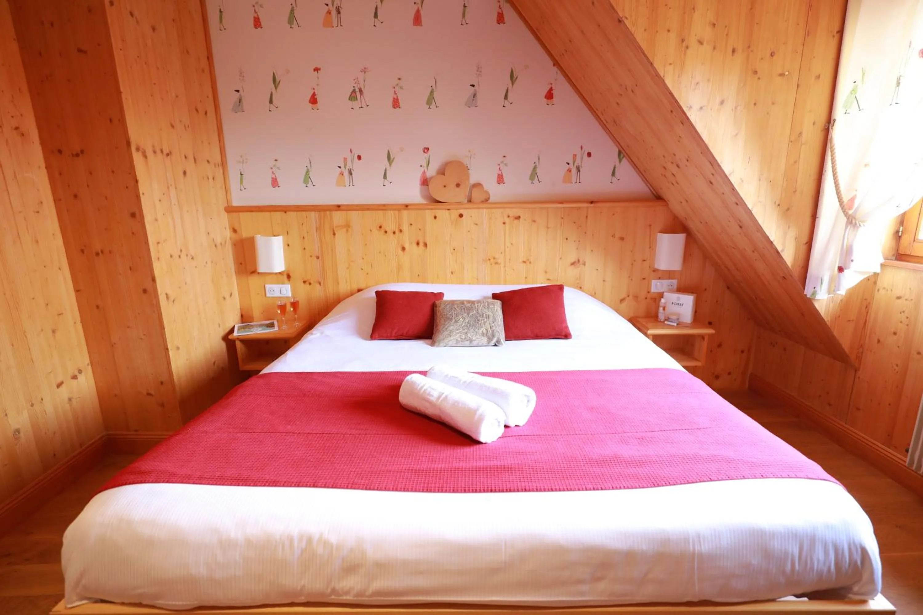 Bed in LE CLOS DES SOURCES Hôtel & Spa