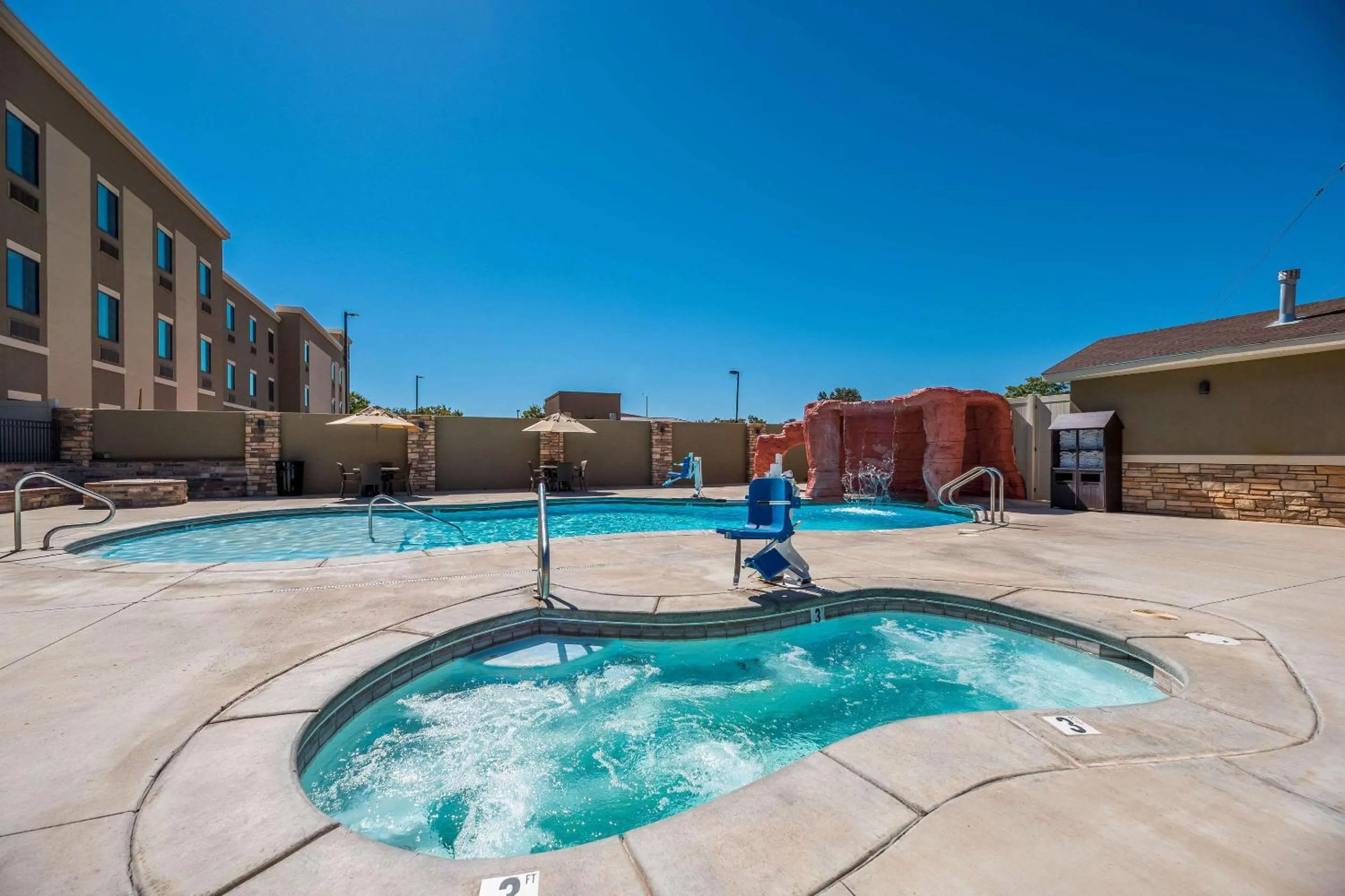 Swimming pool in Comfort Suites Kanab National Park Area