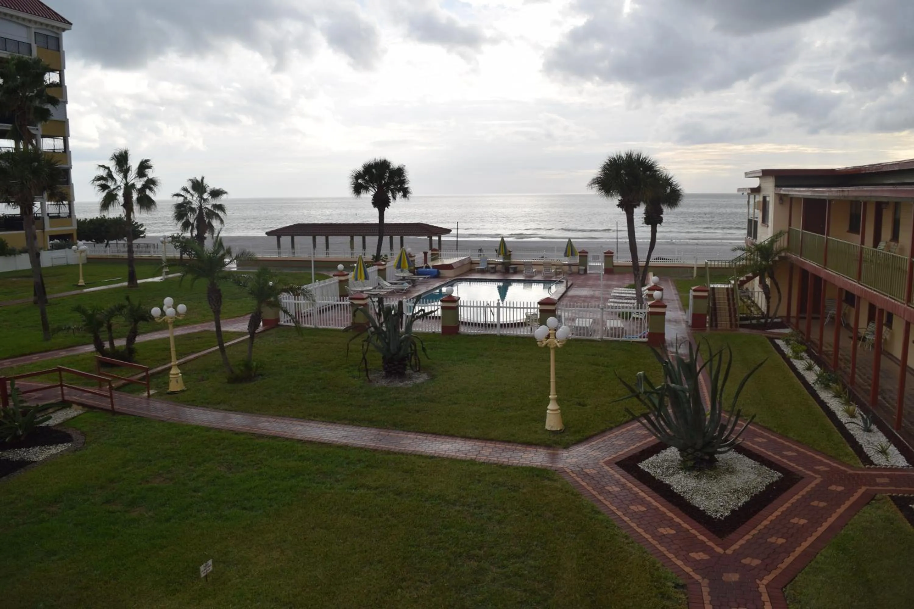 Garden view in Sails Resort Motel