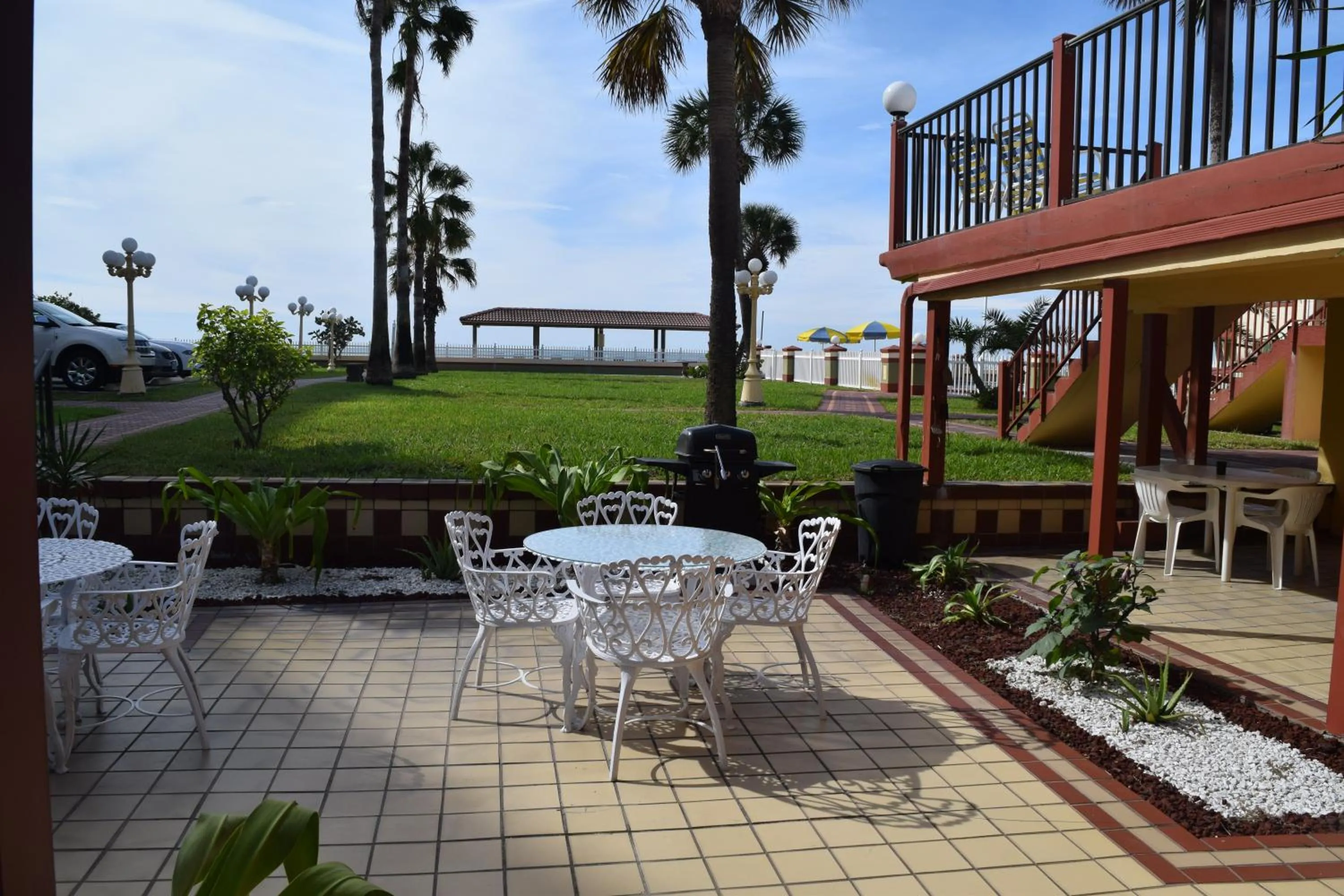 Patio in Sails Resort Motel