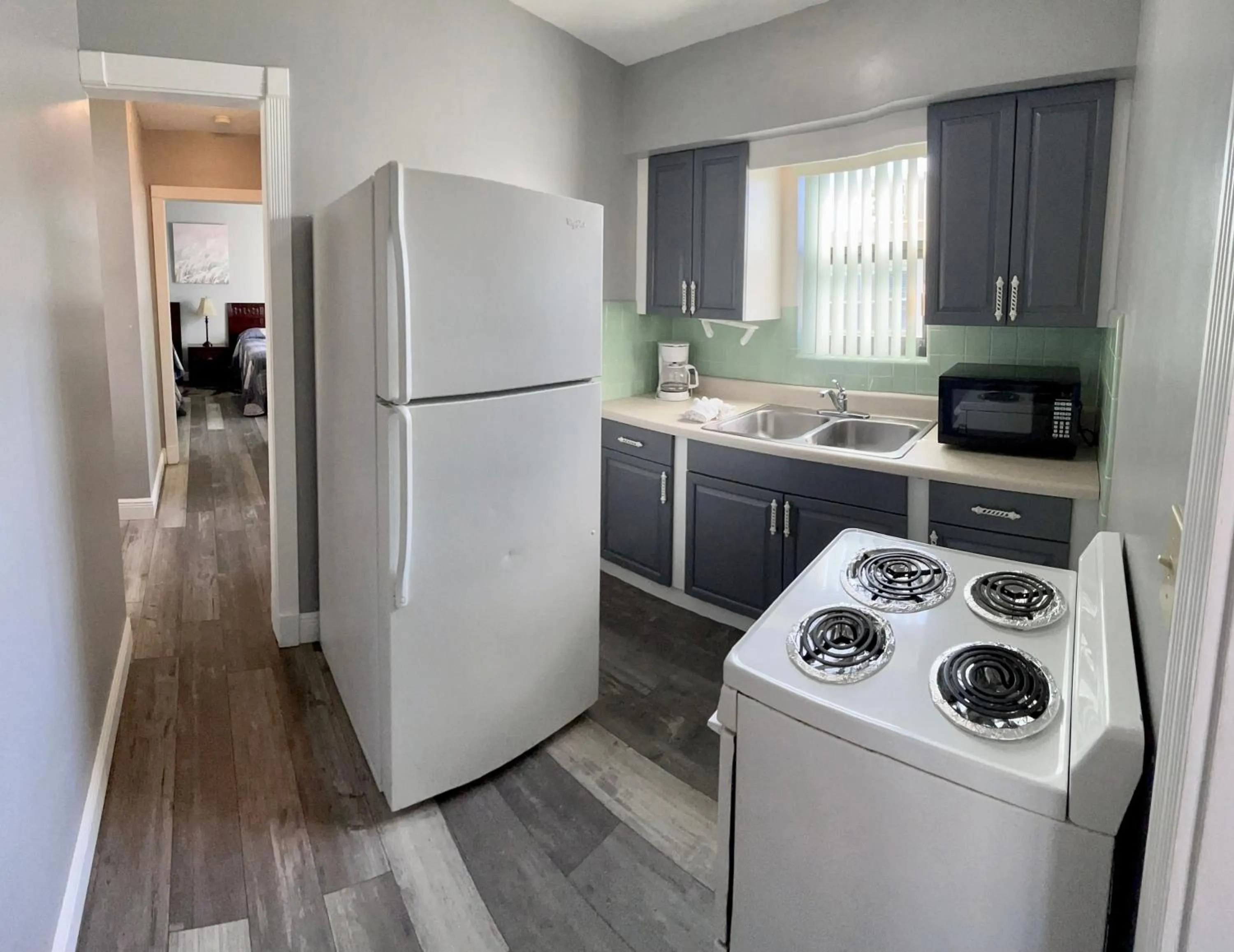 Kitchen or kitchenette in Sails Resort Motel