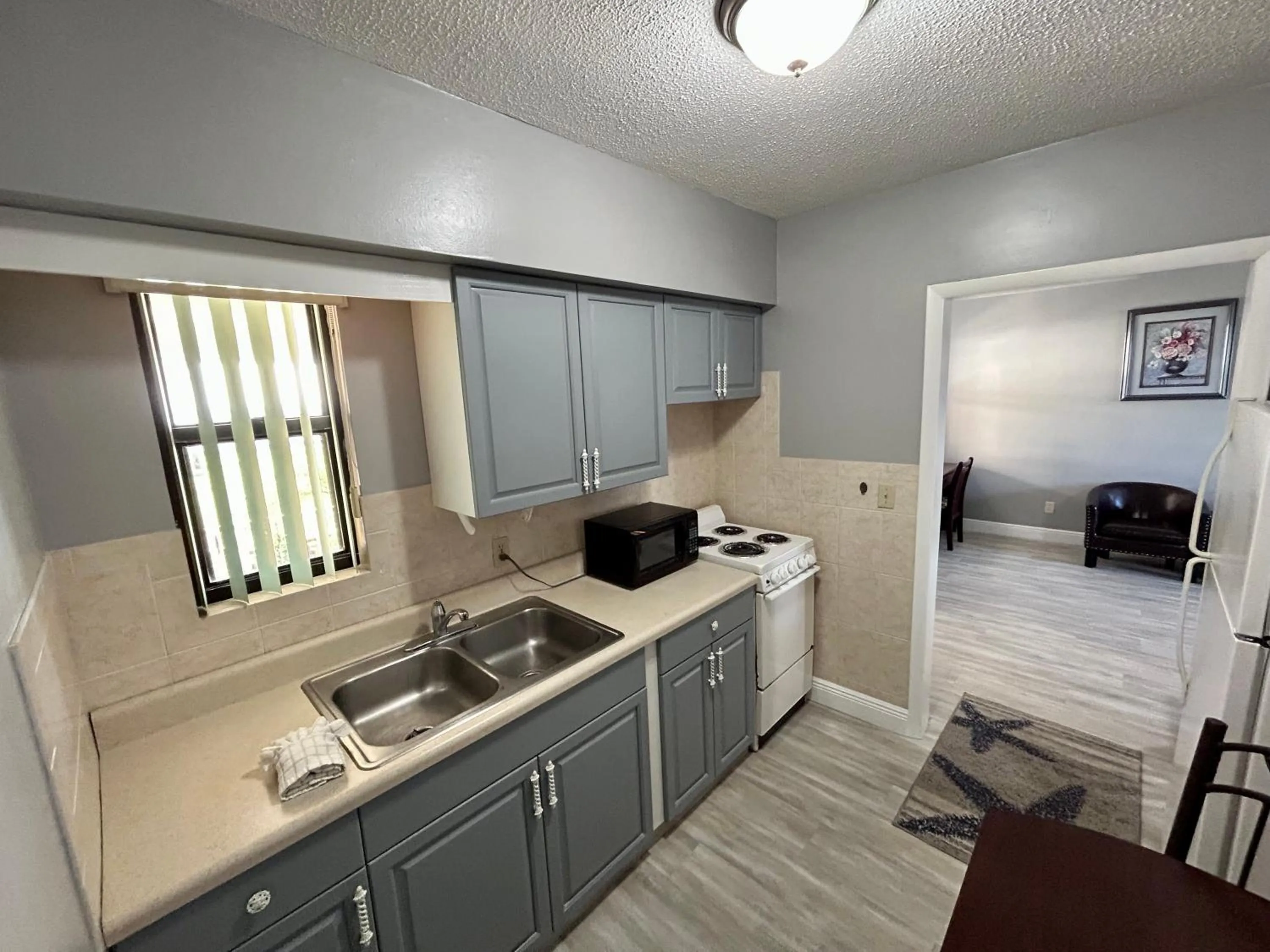 Kitchen or kitchenette in Sails Resort Motel