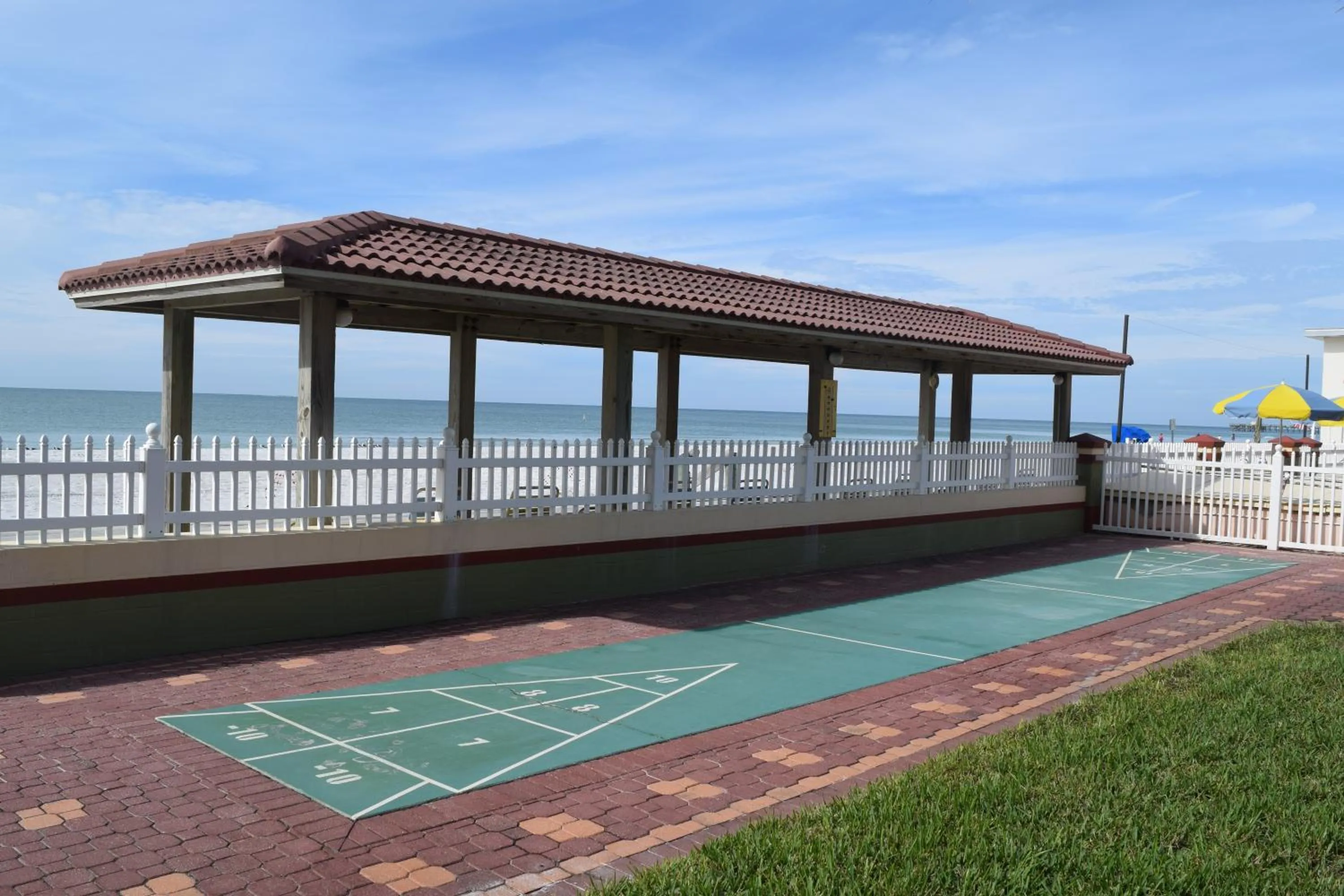 Seating area in Sails Resort Motel