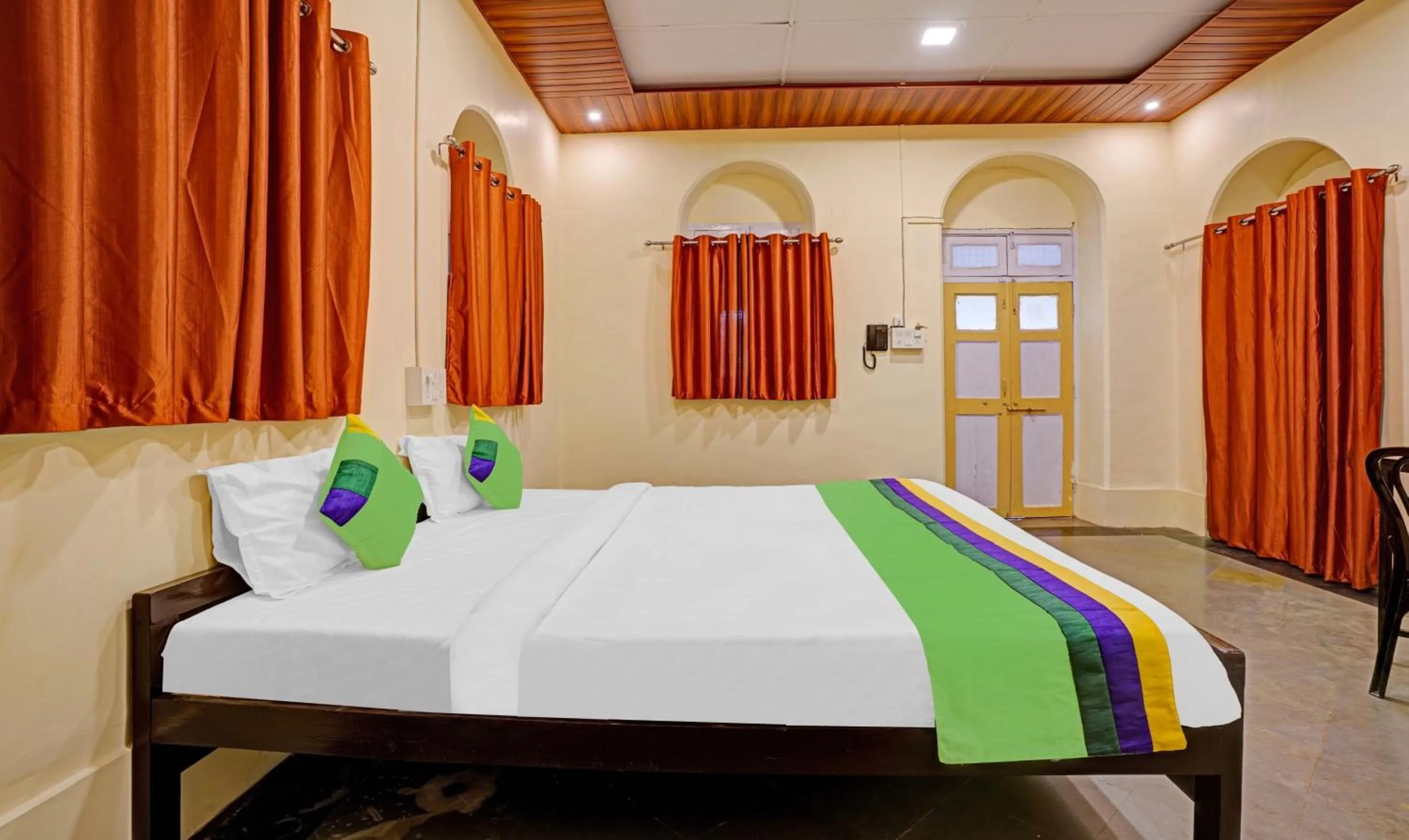 Bedroom, Bed in Treebo Cecil Resort, 600 Mtrs From Matheran Railway Station