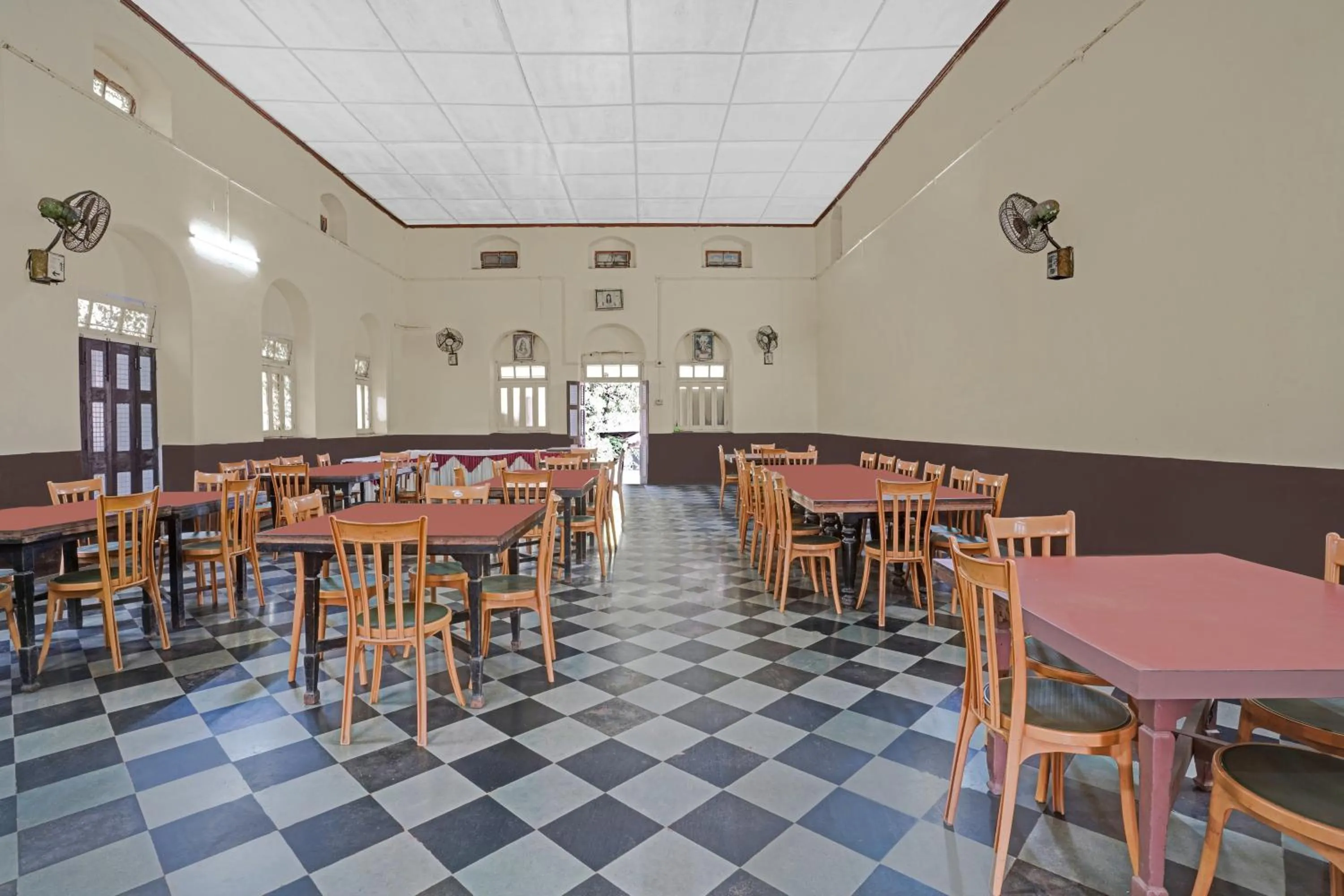 Restaurant/places to eat in Treebo Cecil Resort, 600 Mtrs From Matheran Railway Station