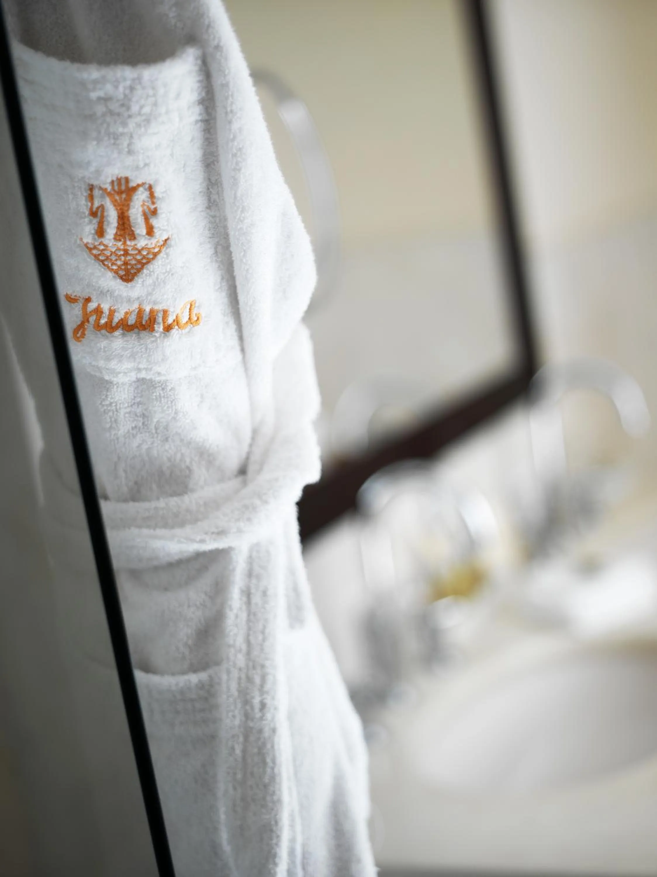 Bathroom, Bed in Hôtel Juana