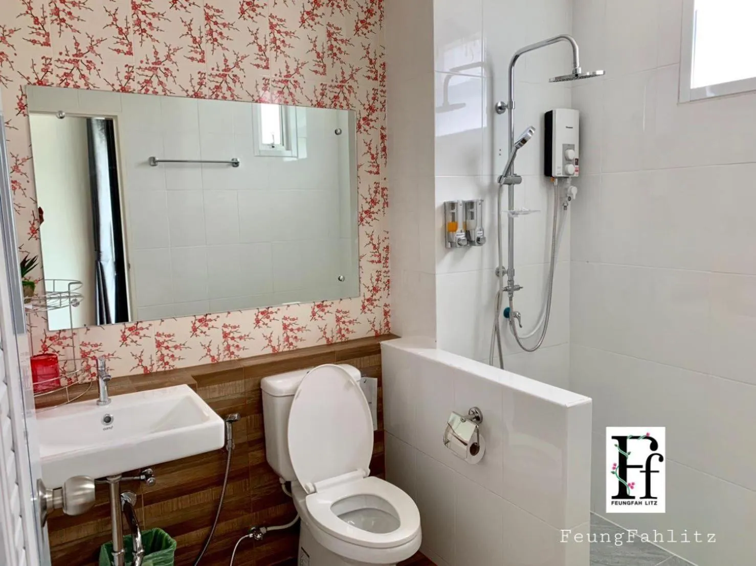 Shower in Feungfah Litz