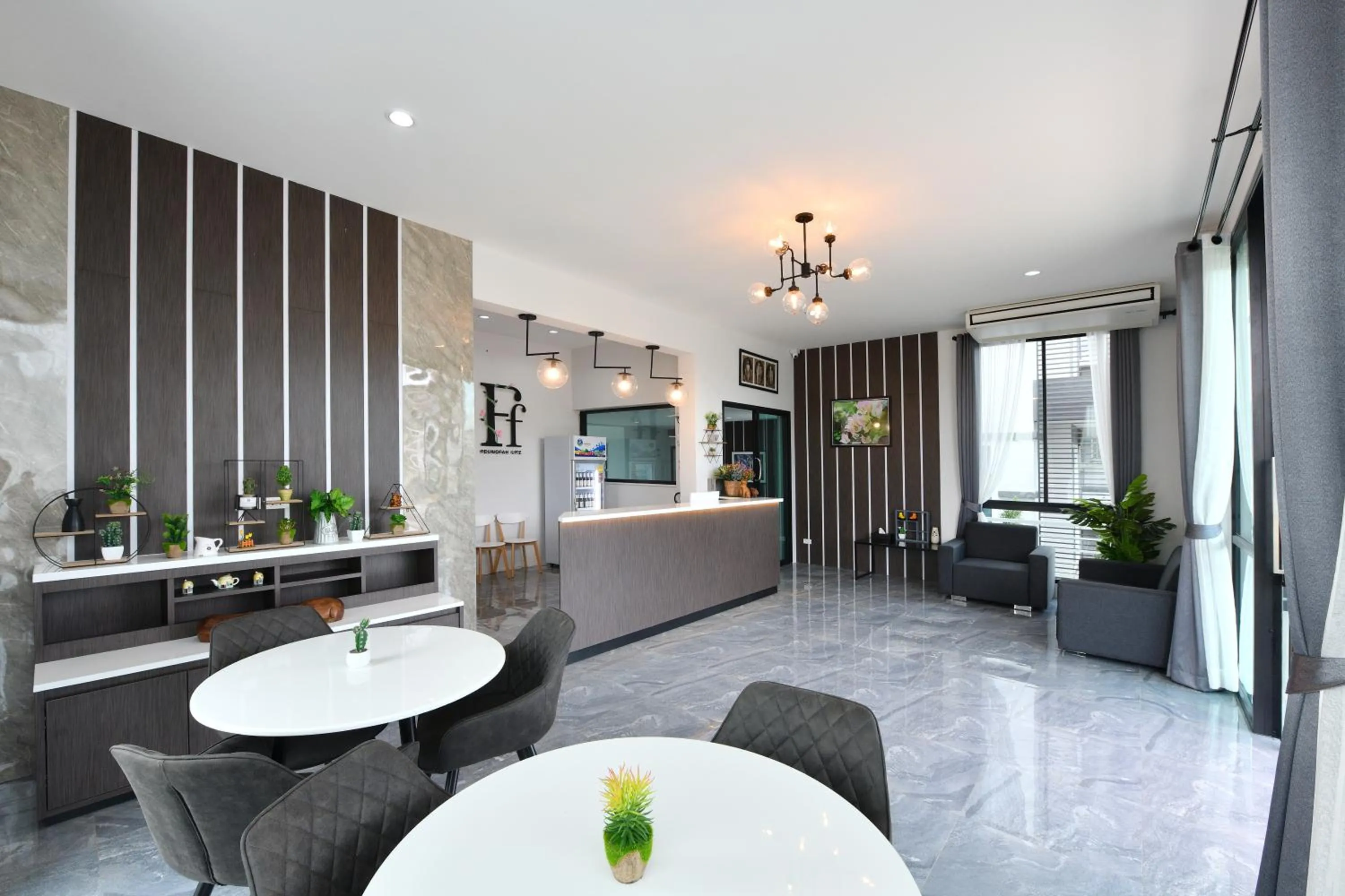 Lobby or reception in Feungfah Litz