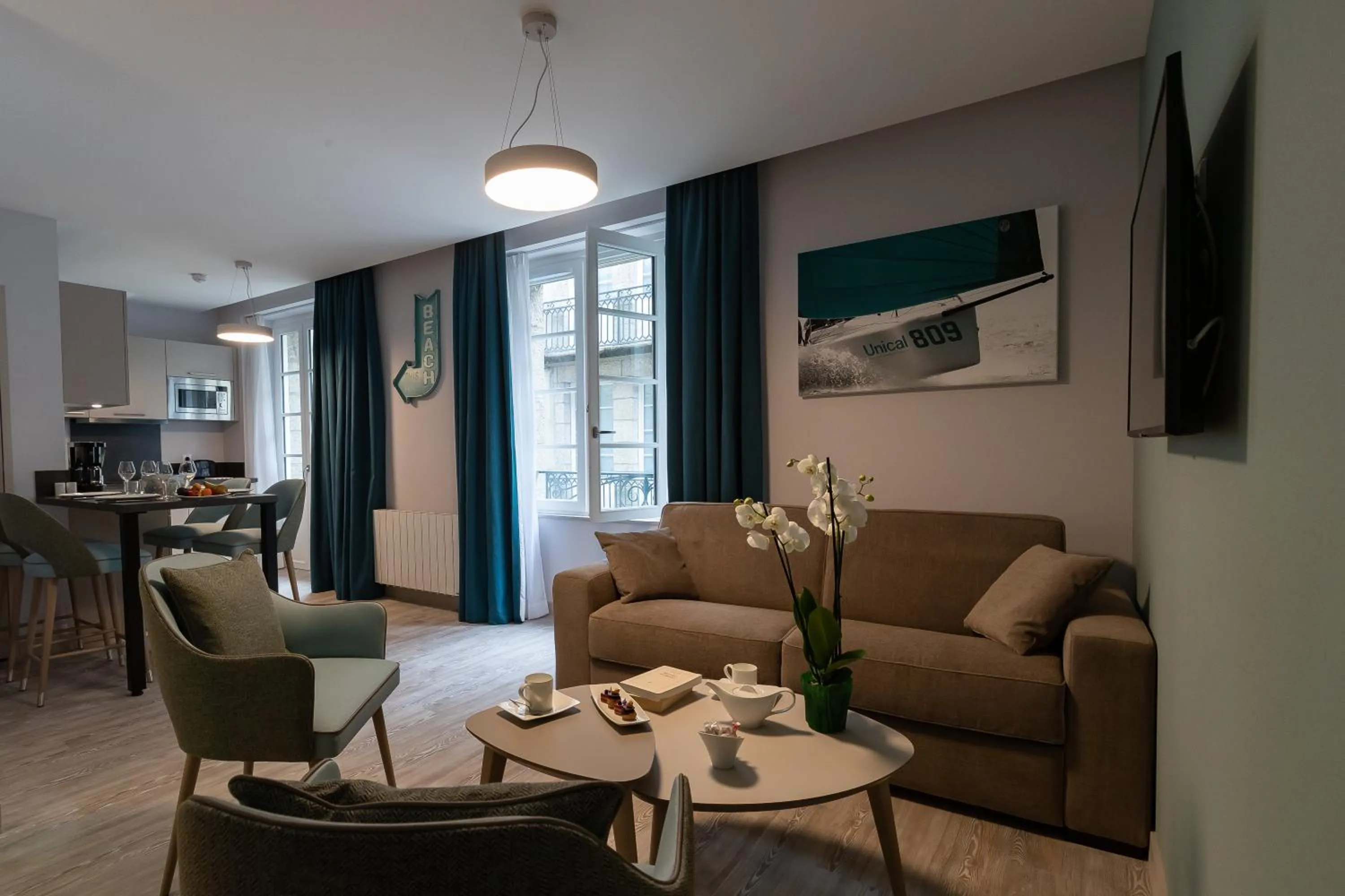 Communal lounge/ TV room in Appartements des Marins