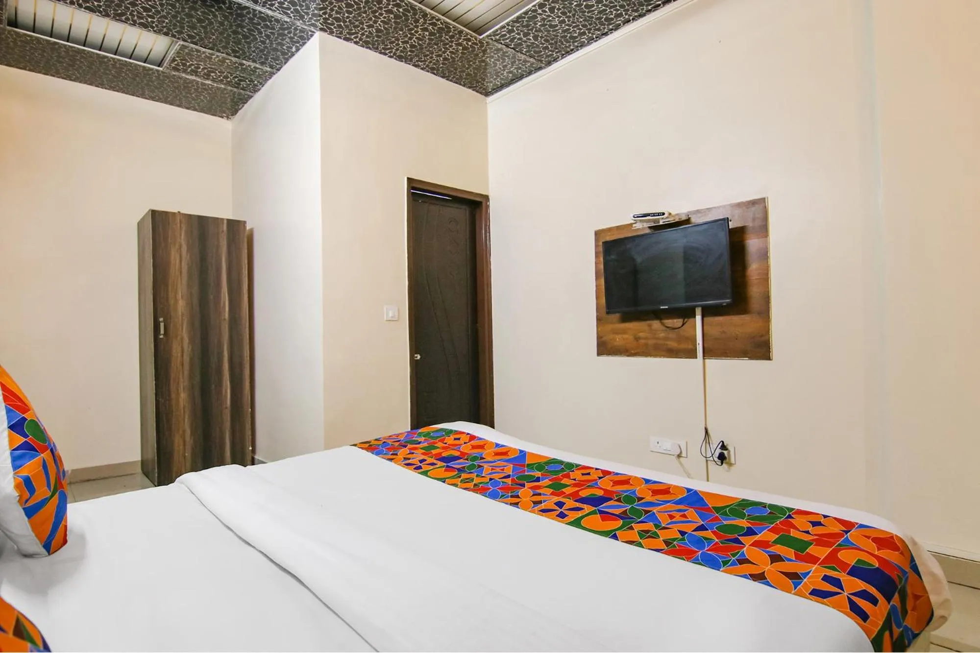 Bed in FabExpress HC King