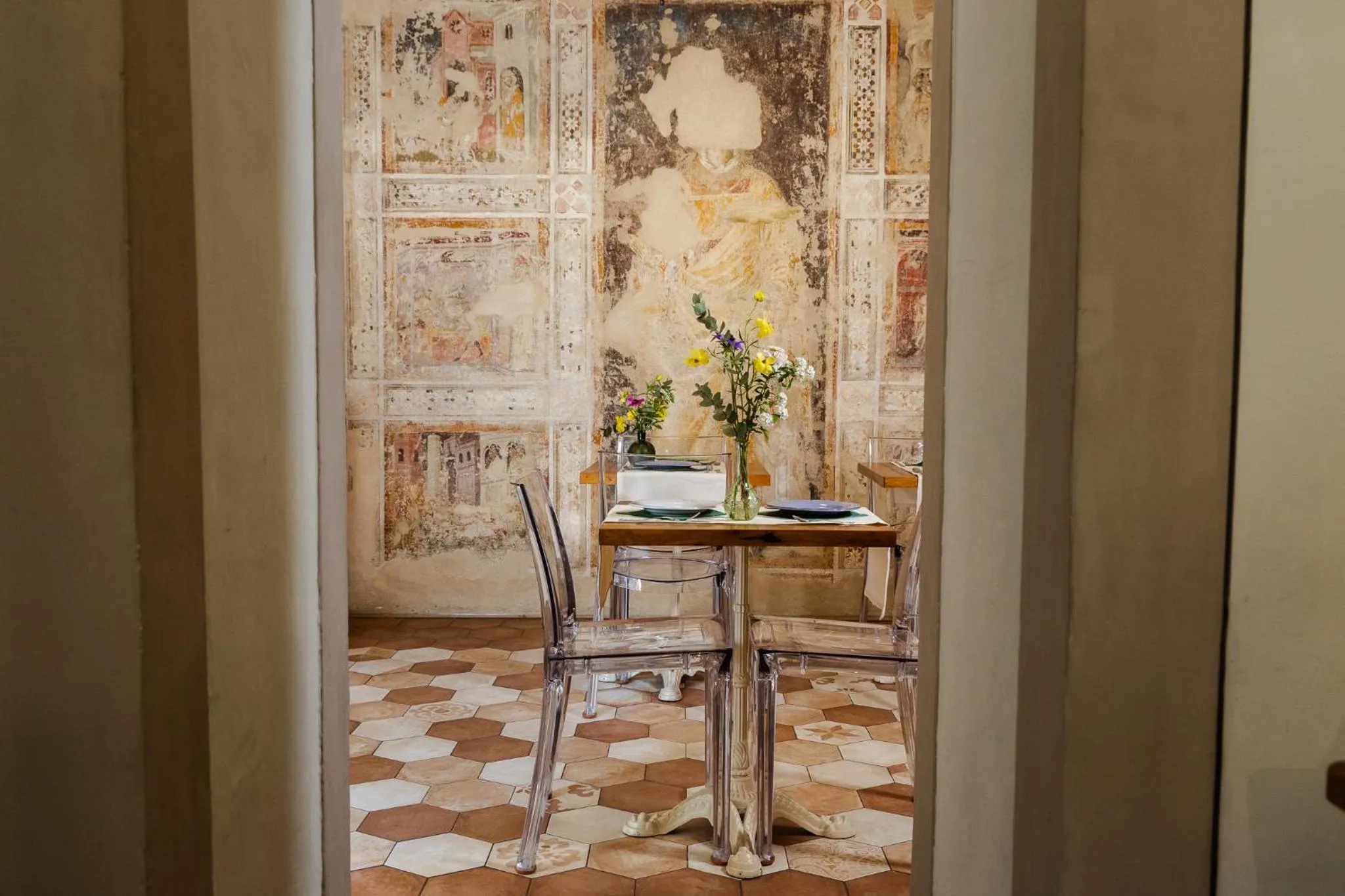 Decorative detail in San Pier Novello in Oltrarno