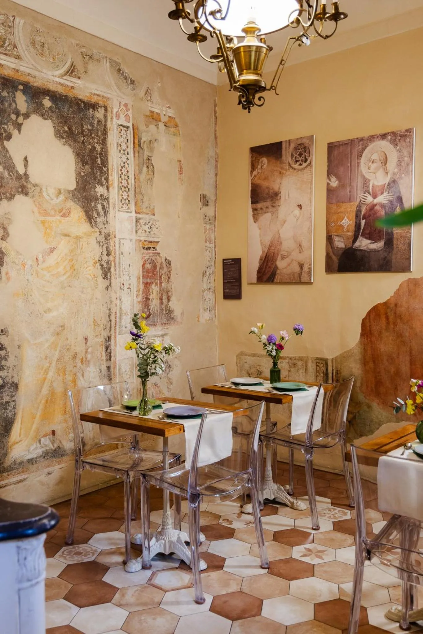 Decorative detail in San Pier Novello in Oltrarno