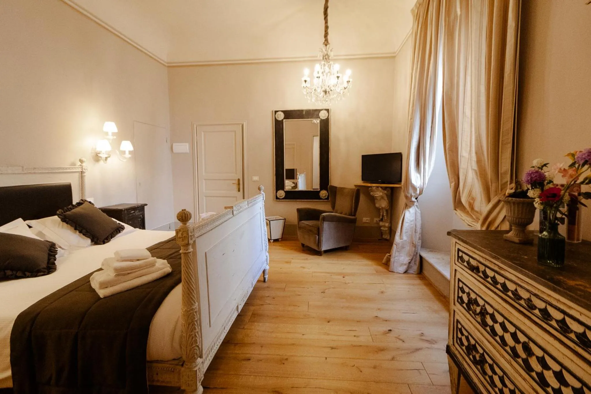 Bedroom, Bed in San Pier Novello in Oltrarno