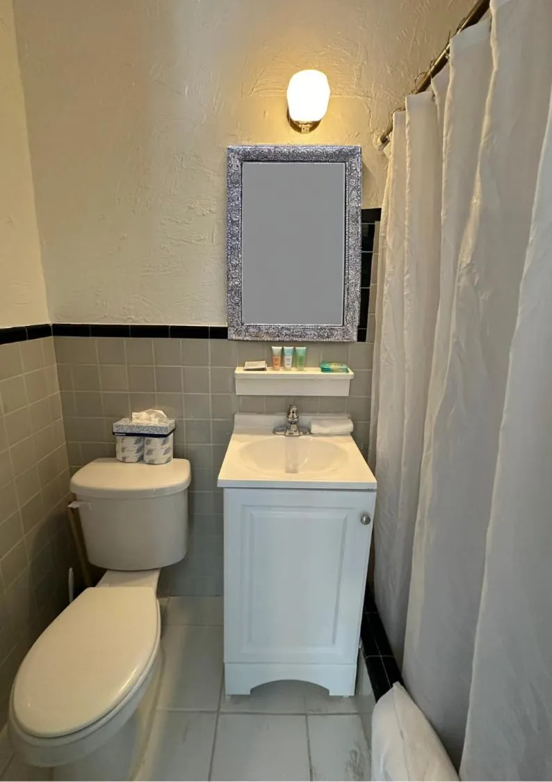 Bathroom in St Maurice Beach Inn