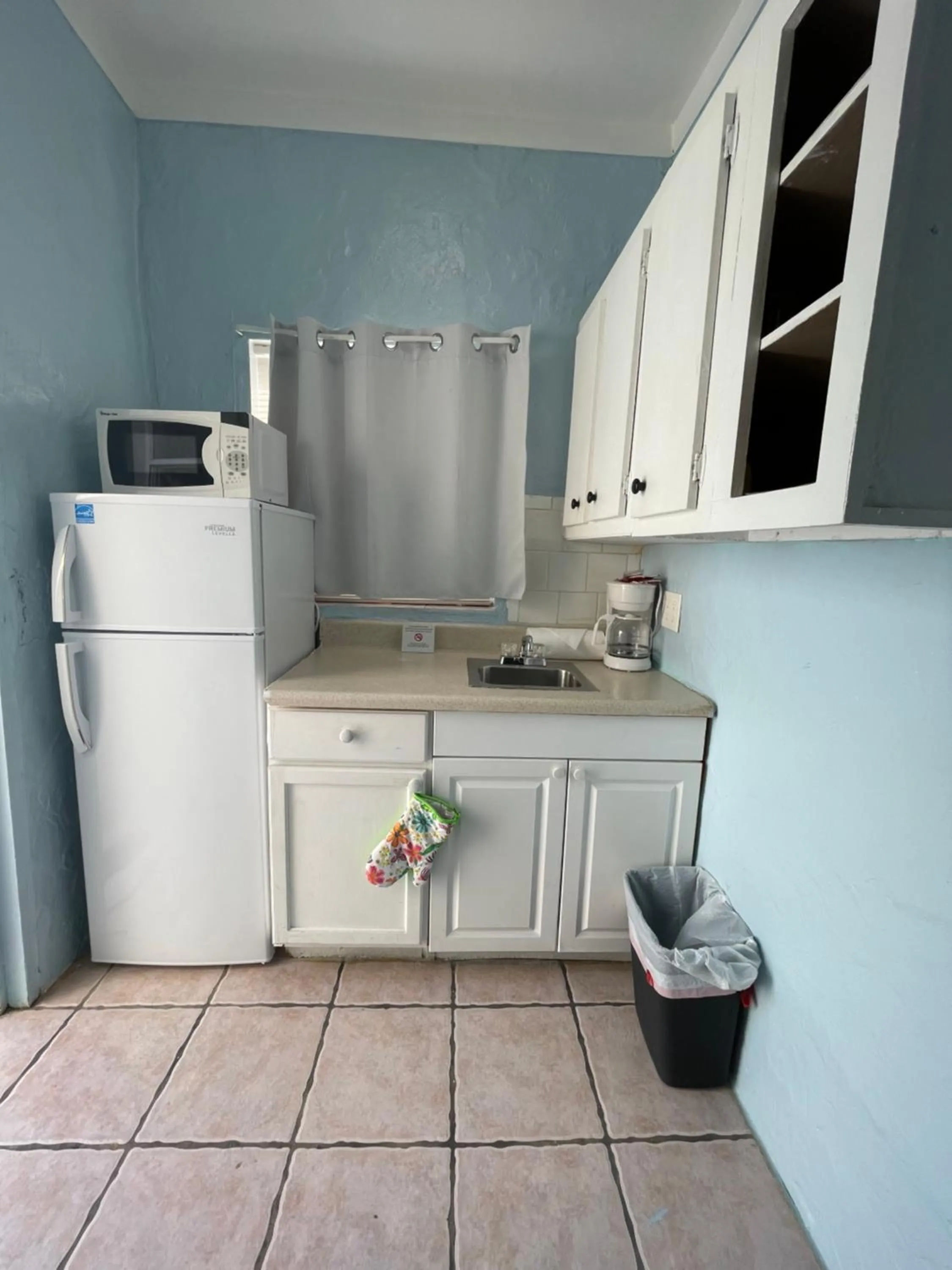 Kitchen or kitchenette in St Maurice Beach Inn
