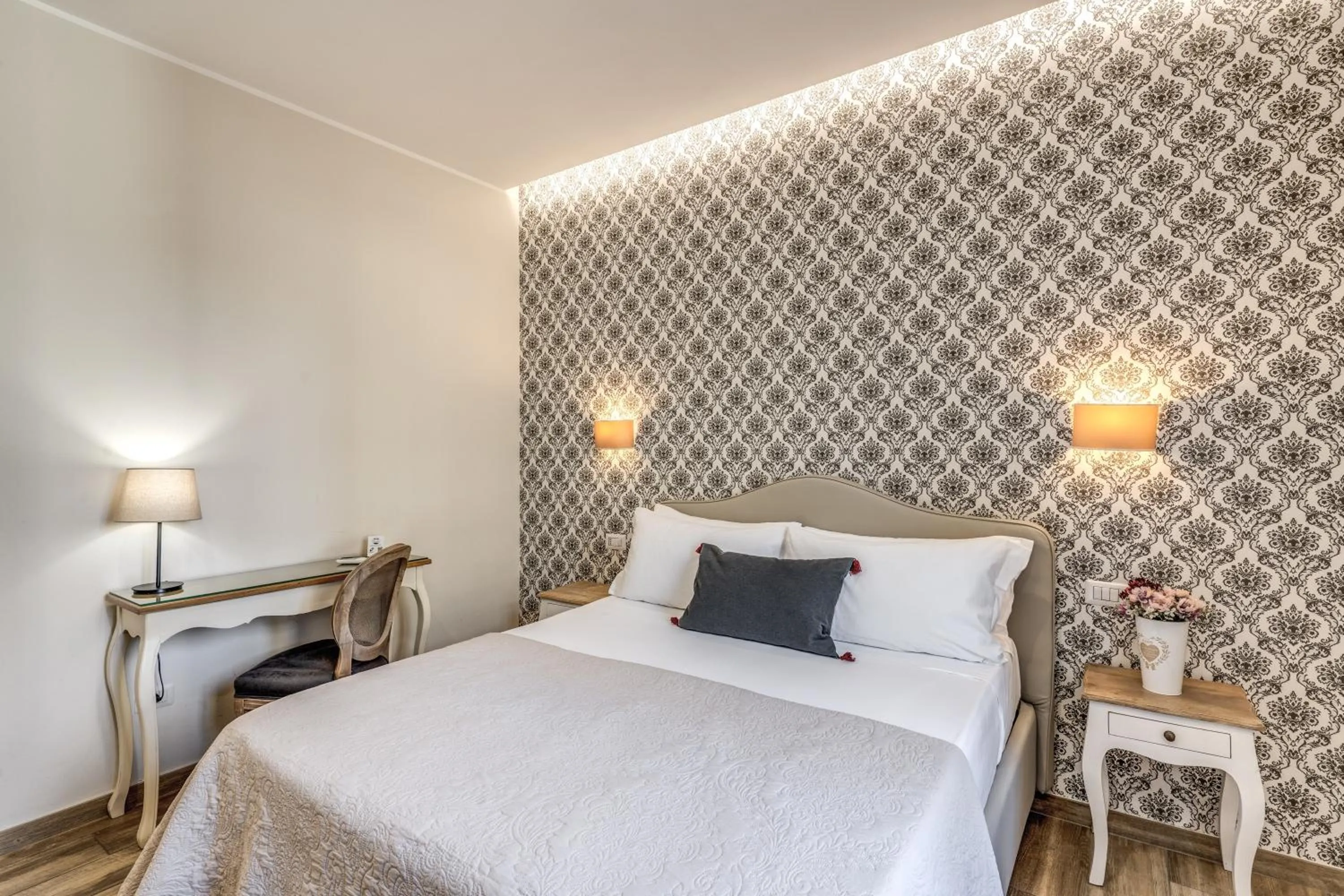 Bedroom, Bed in Camera e Caffé DeLuxe