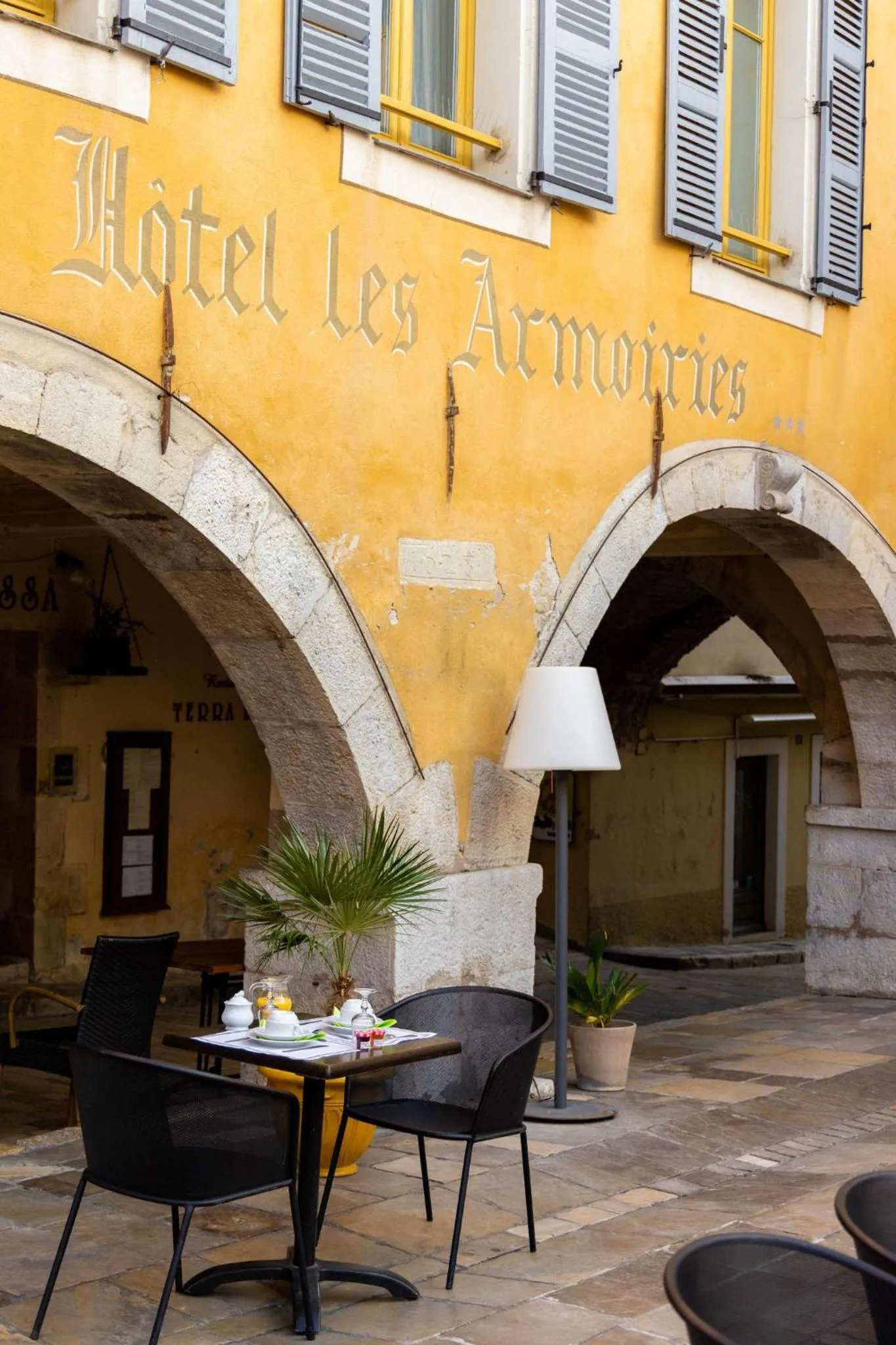 Facade/entrance in Hotel les Armoiries