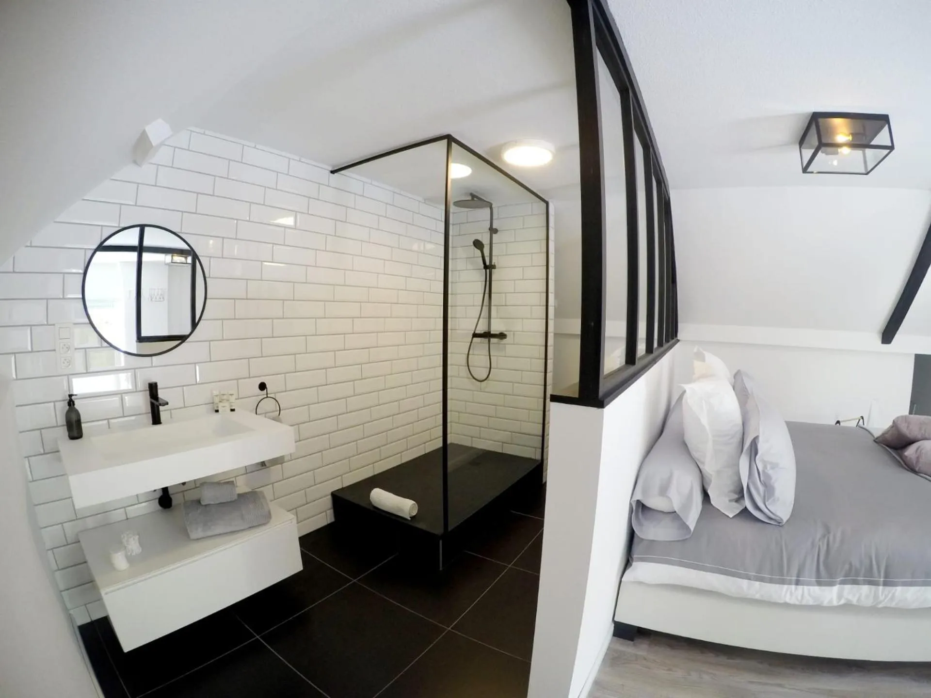 Bathroom in JARDIN DU MARAIS