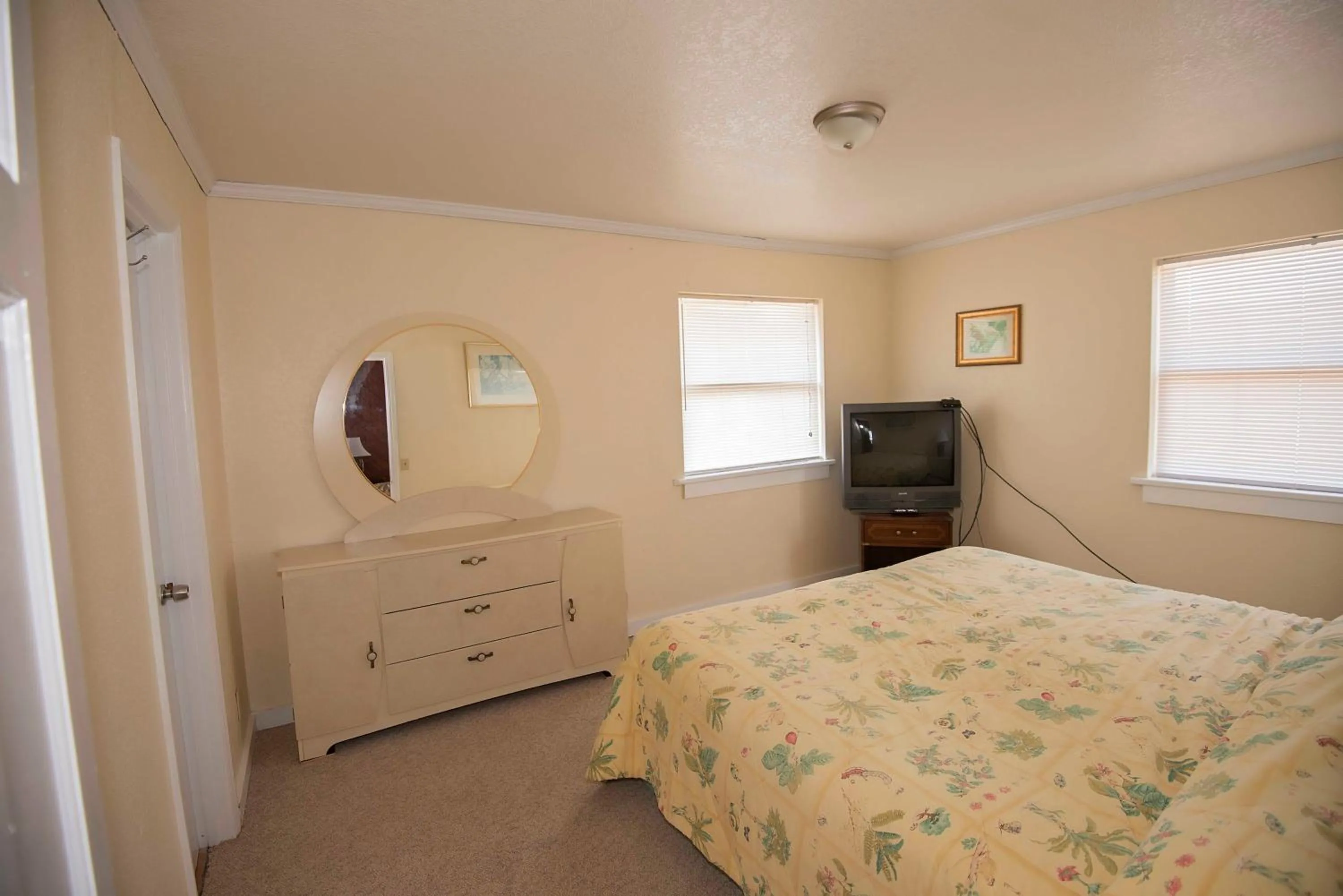 Bed in Avon Cottages