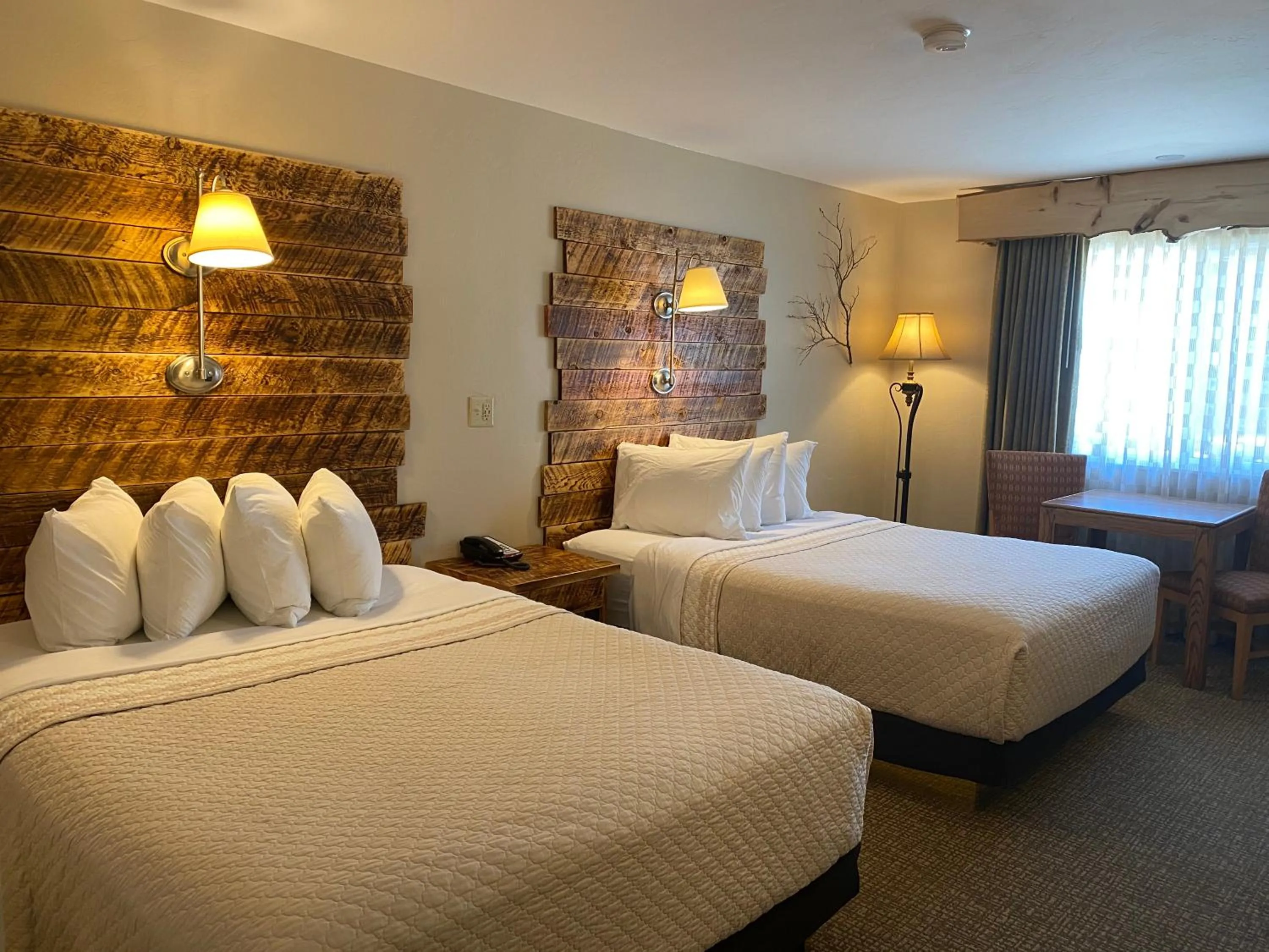 Bed in Browns Canyon Inn