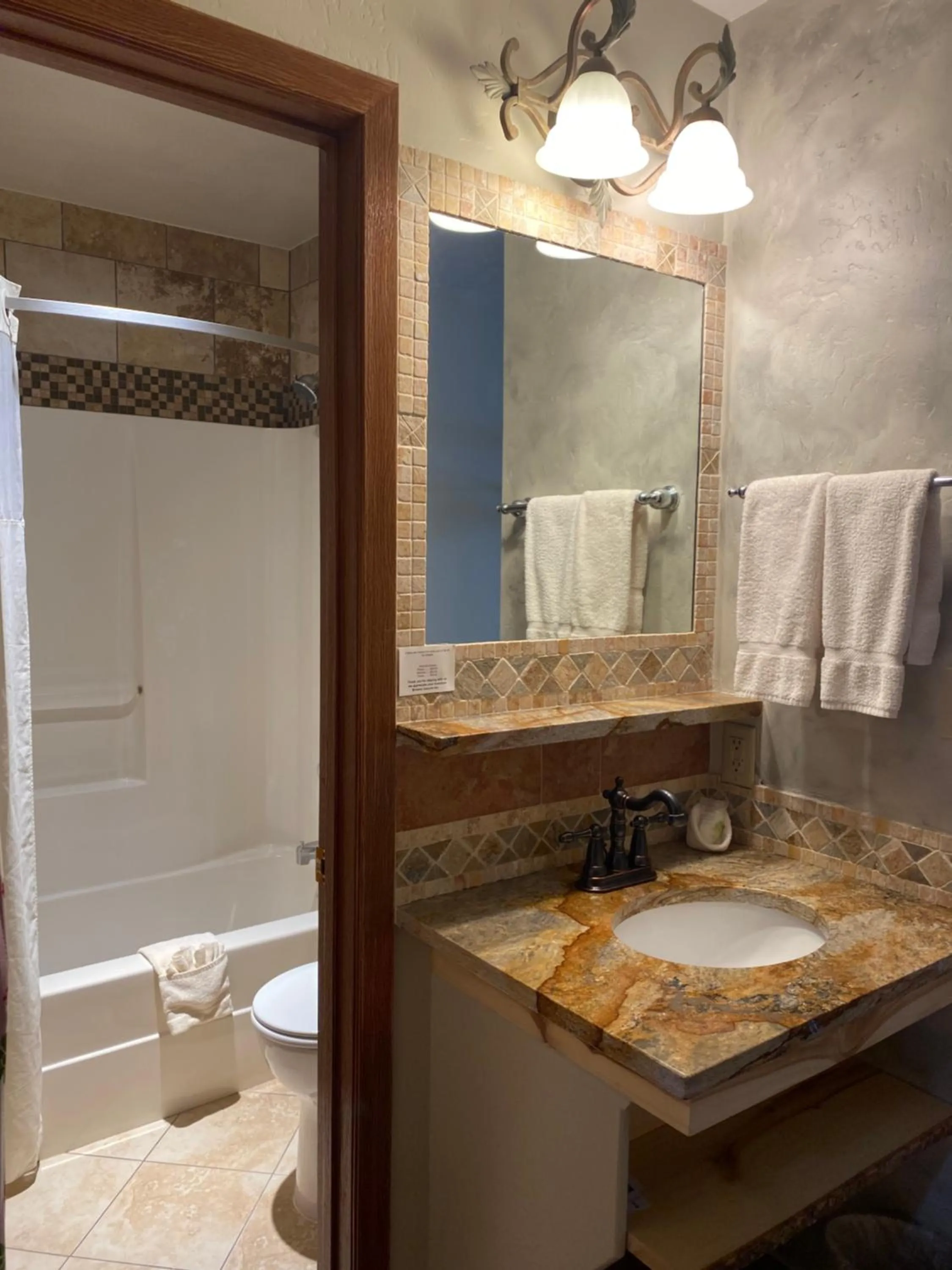 Shower in Browns Canyon Inn