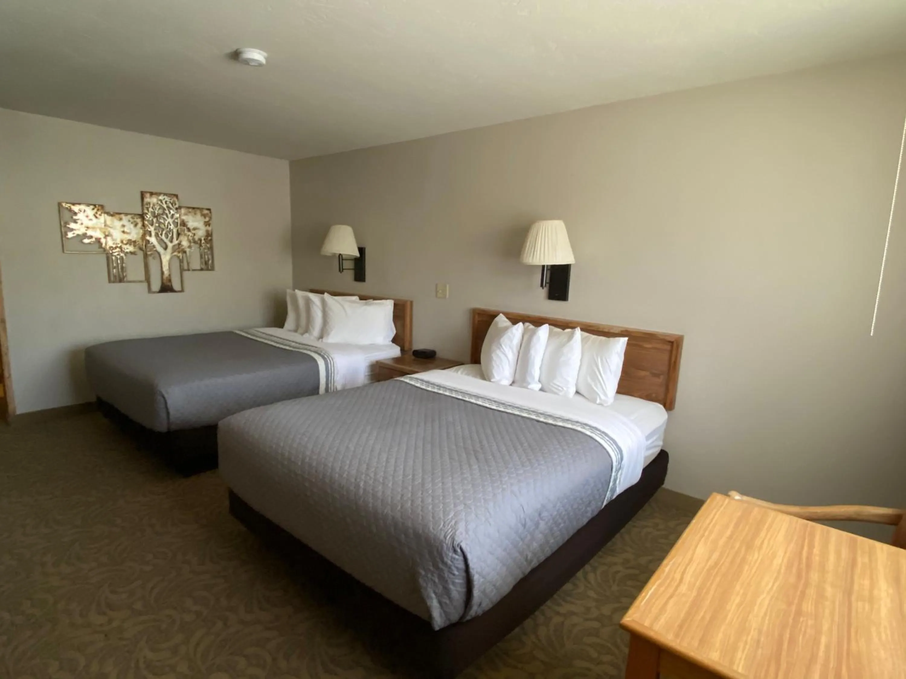 Bed in Browns Canyon Inn