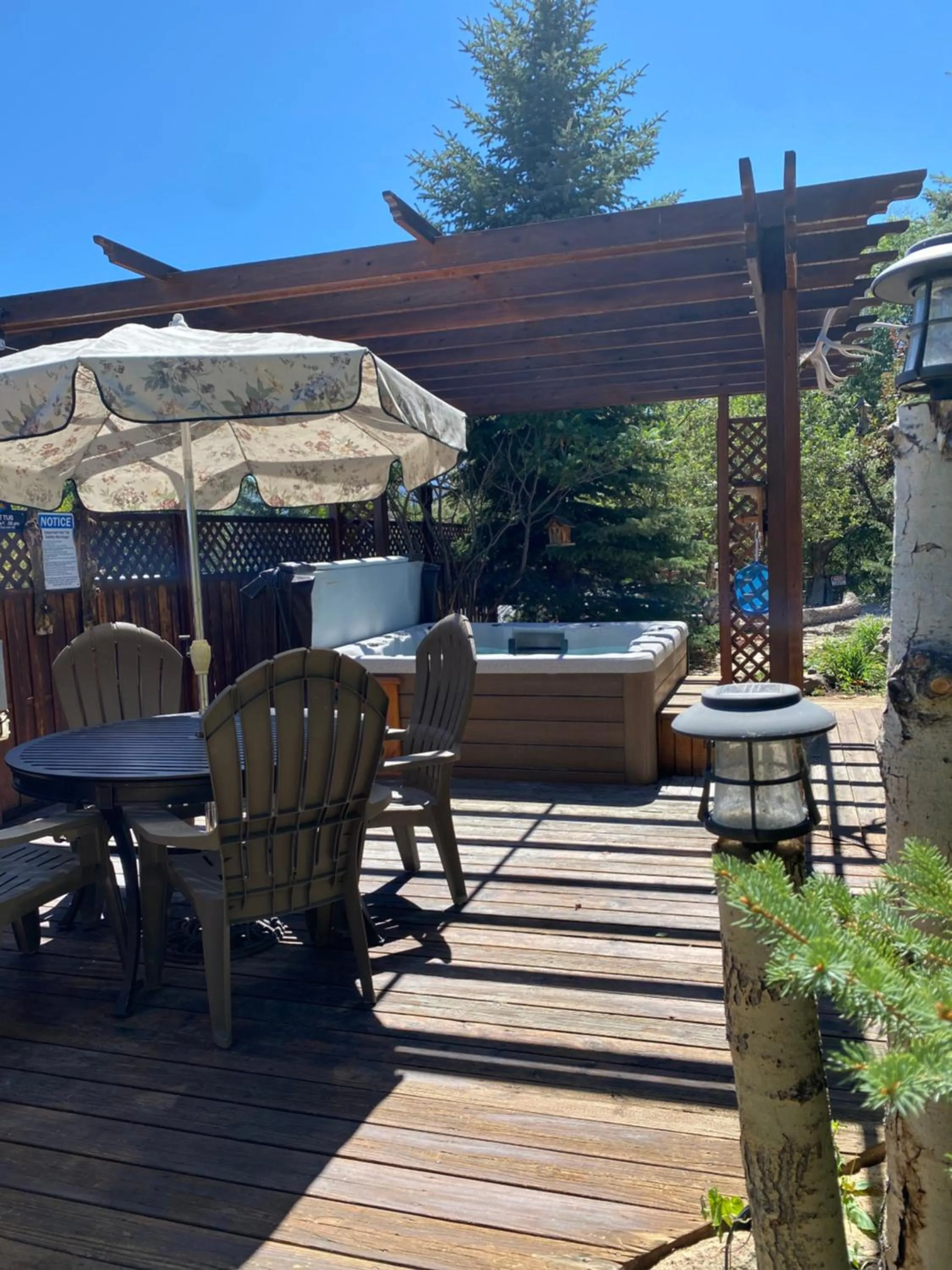 Patio in Browns Canyon Inn