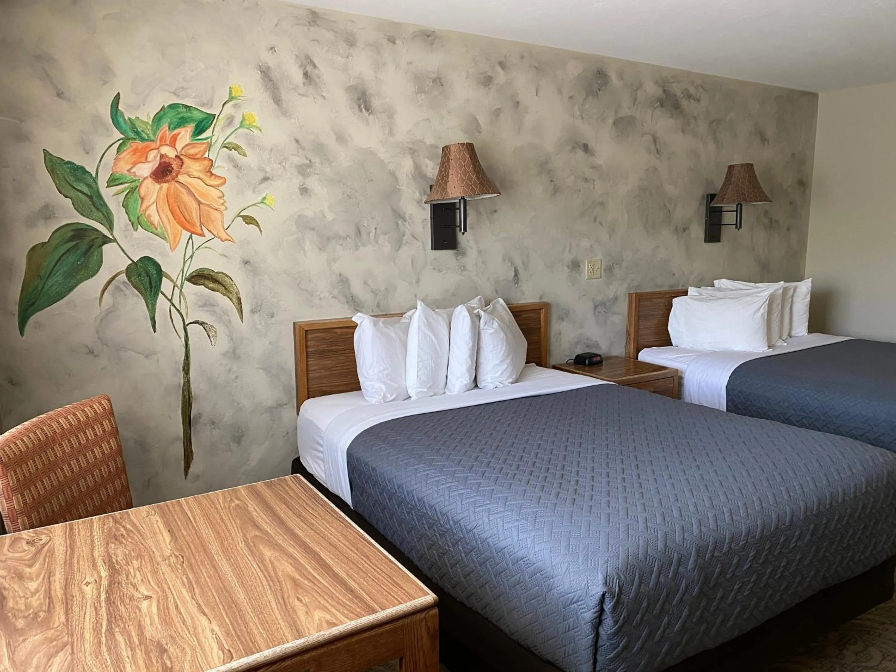 Bed in Browns Canyon Inn