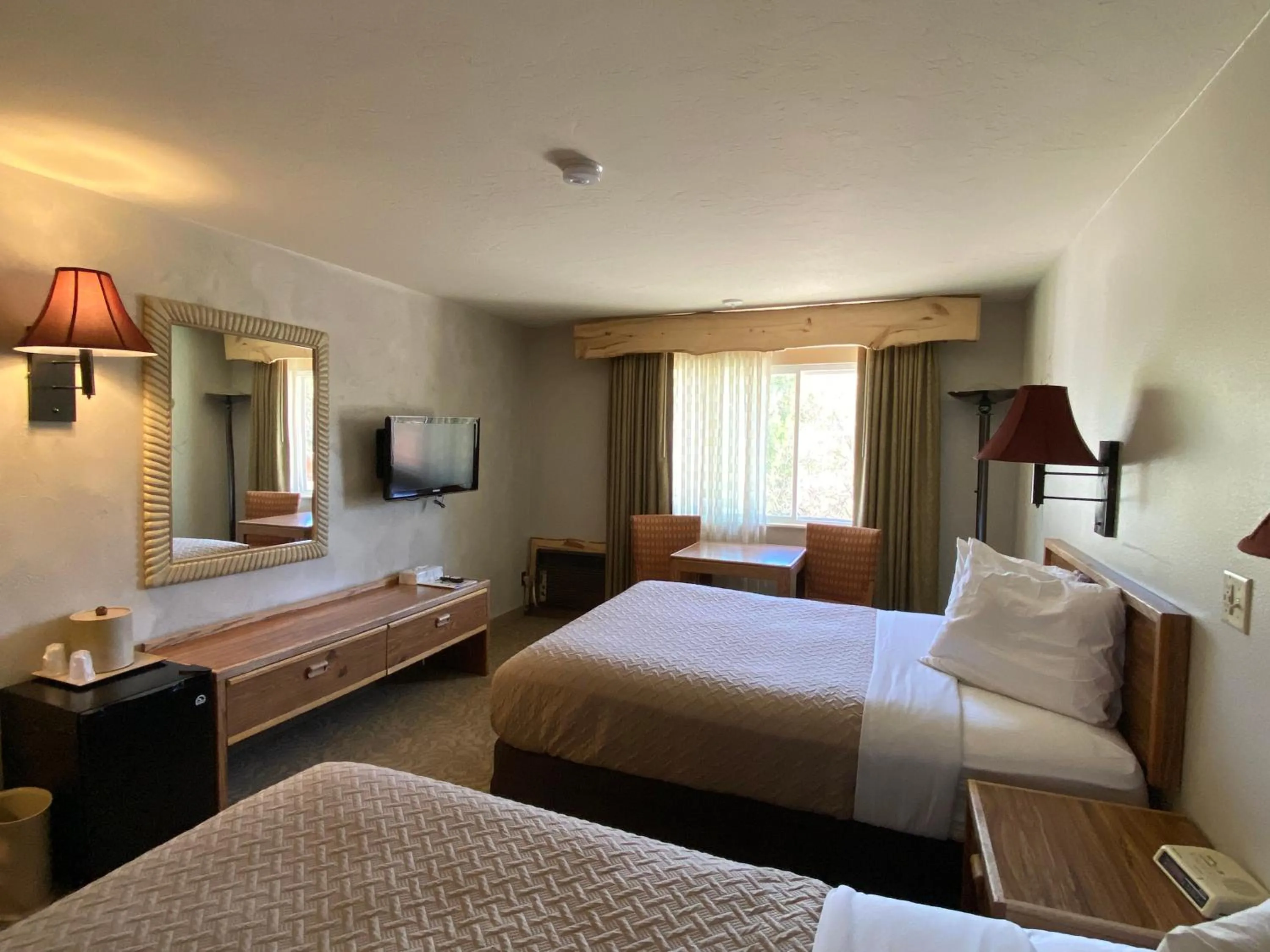 Bed in Browns Canyon Inn