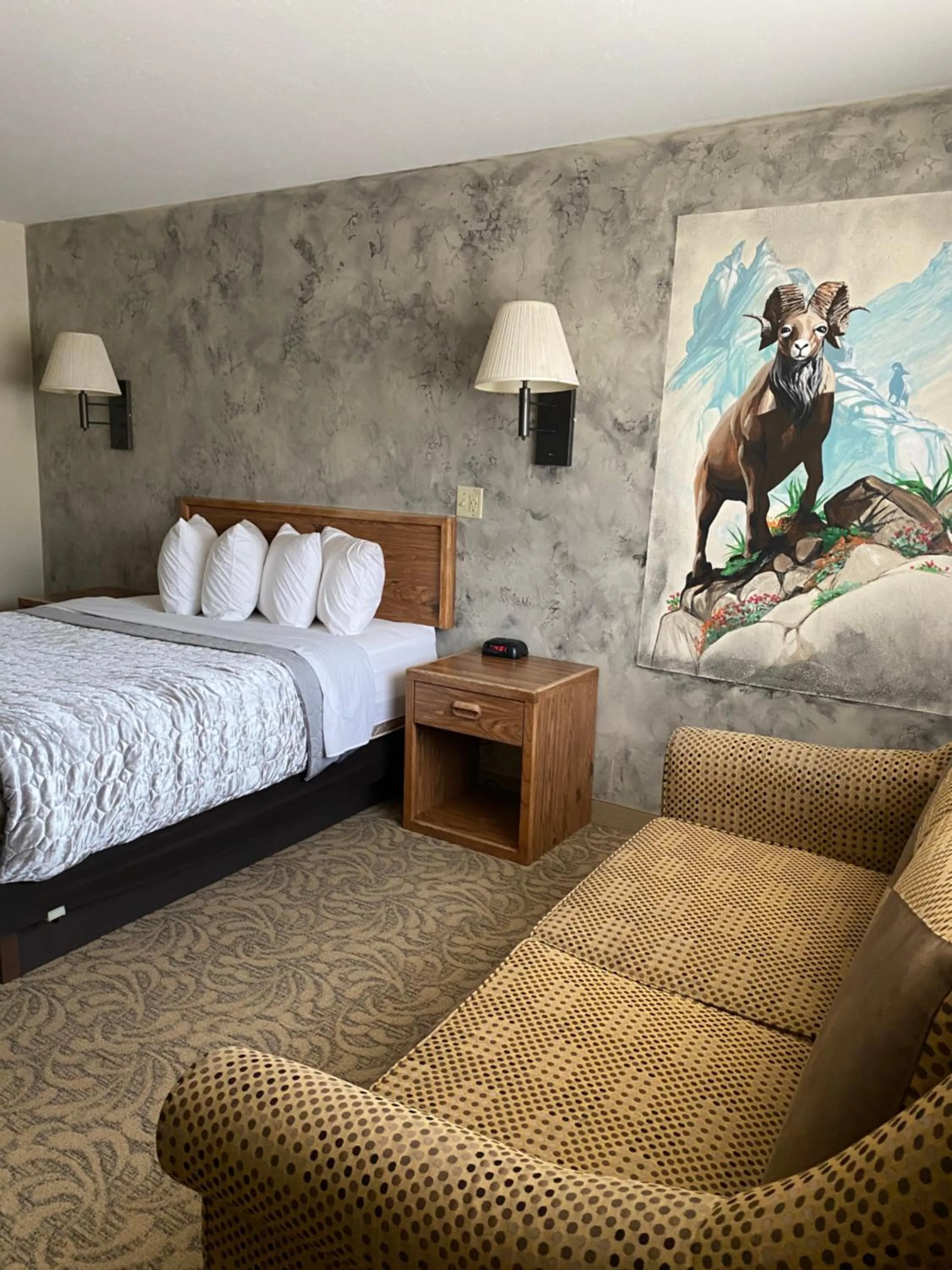 Bed in Browns Canyon Inn