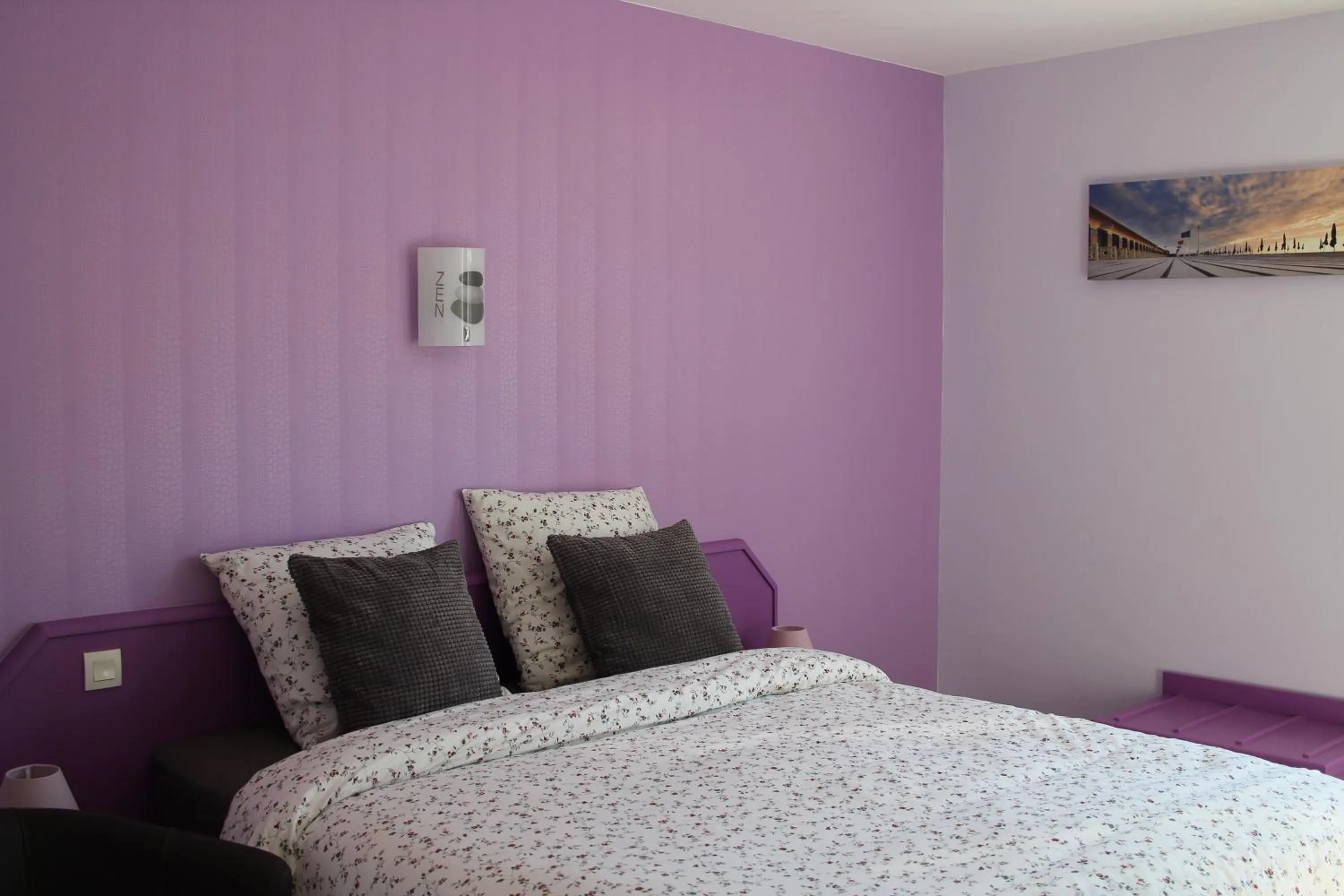 Photo of the whole room, Bed in Hotel la piscine