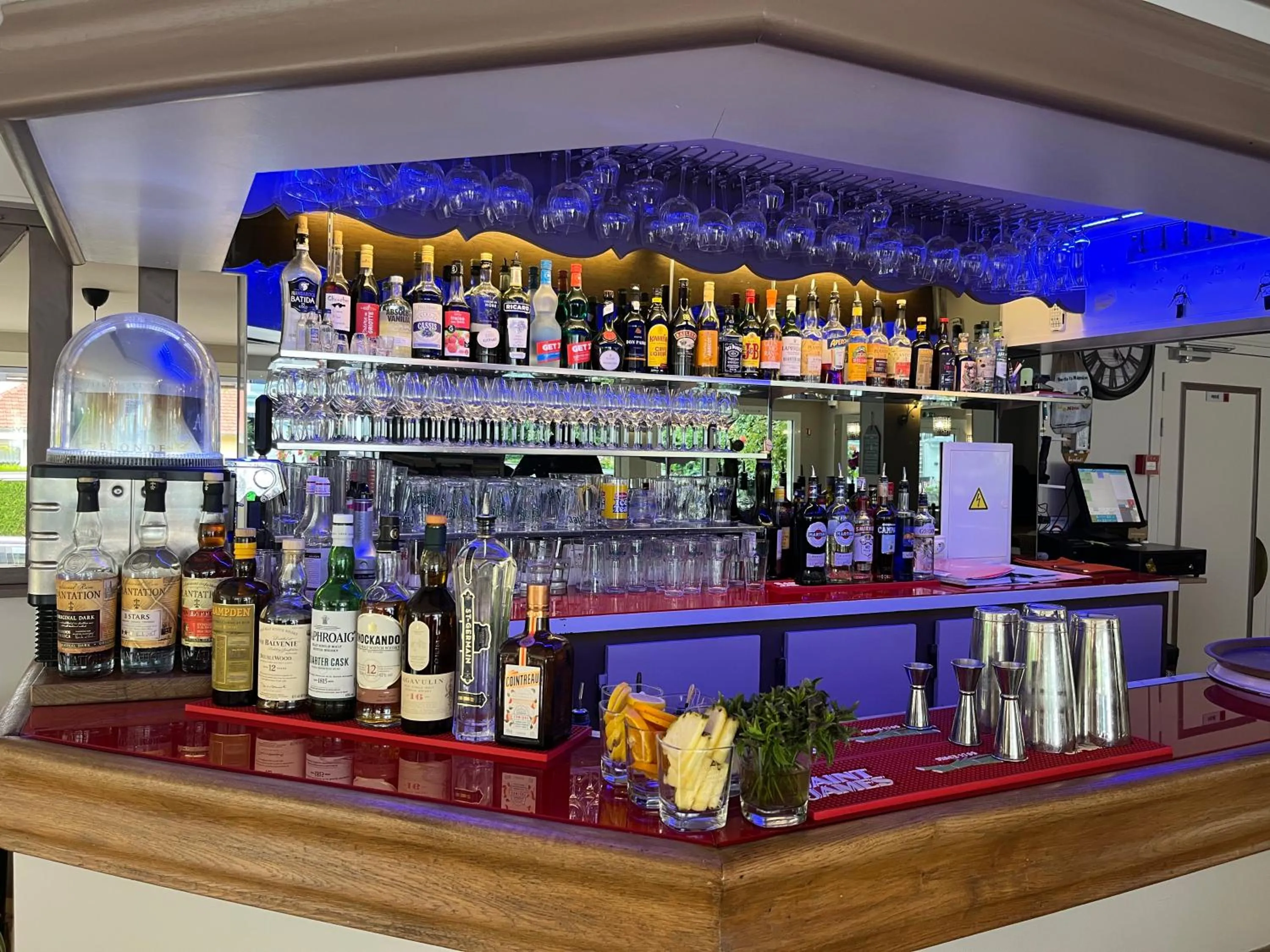 Lounge or bar in Hotel la piscine