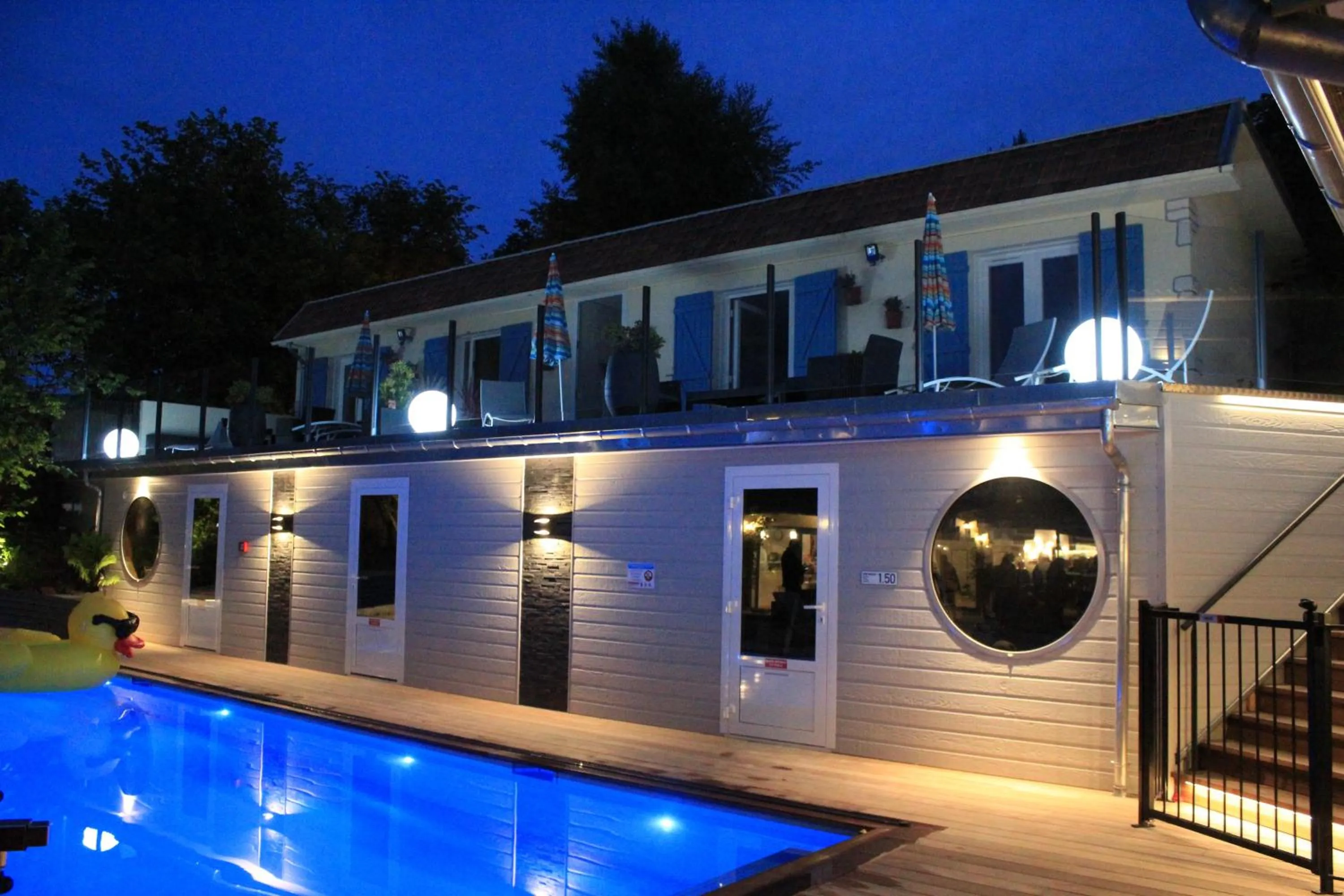 Swimming pool in Hotel la piscine