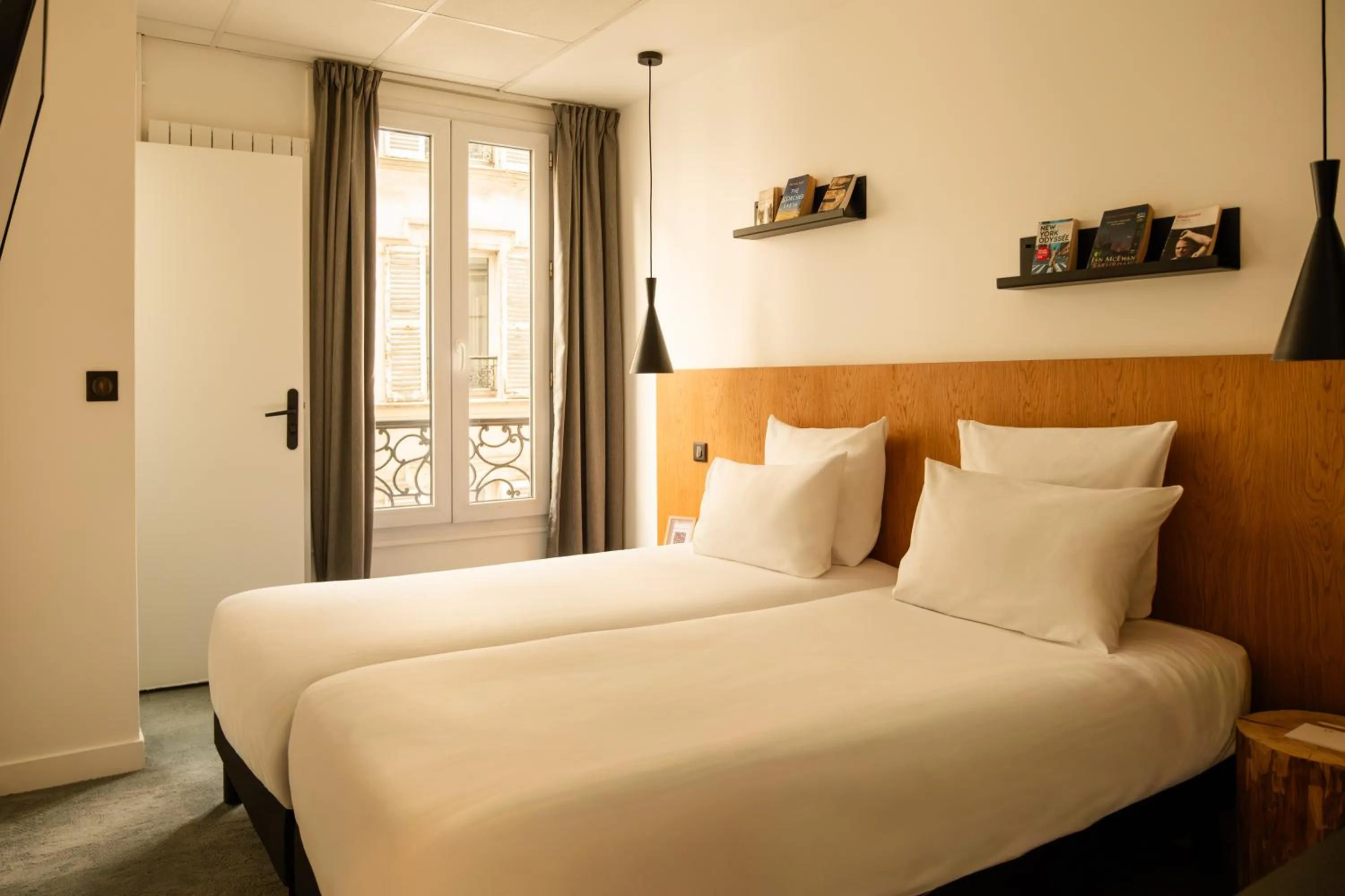Bed in 9Hotel Bastille-Lyon