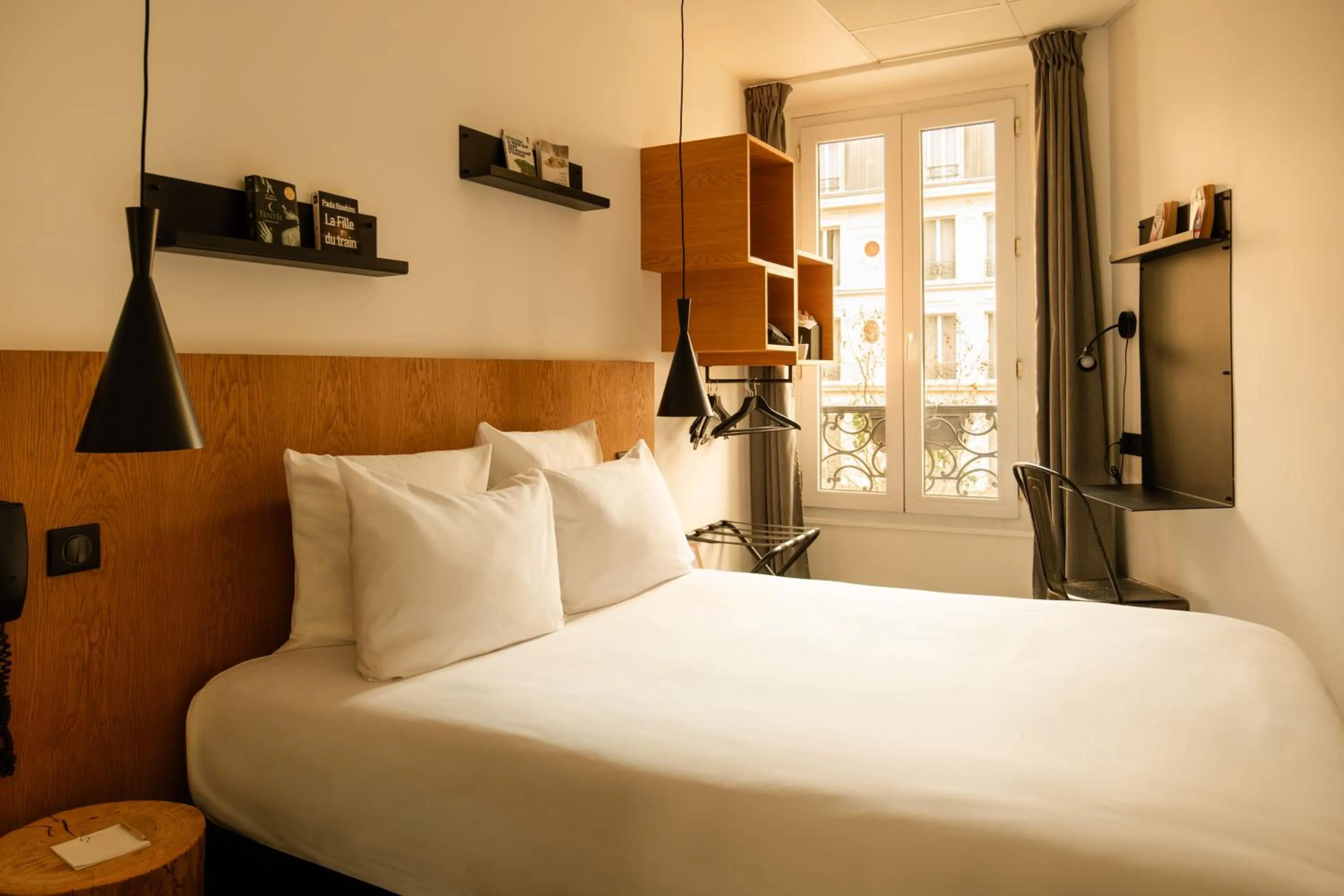 Bed in 9Hotel Bastille-Lyon