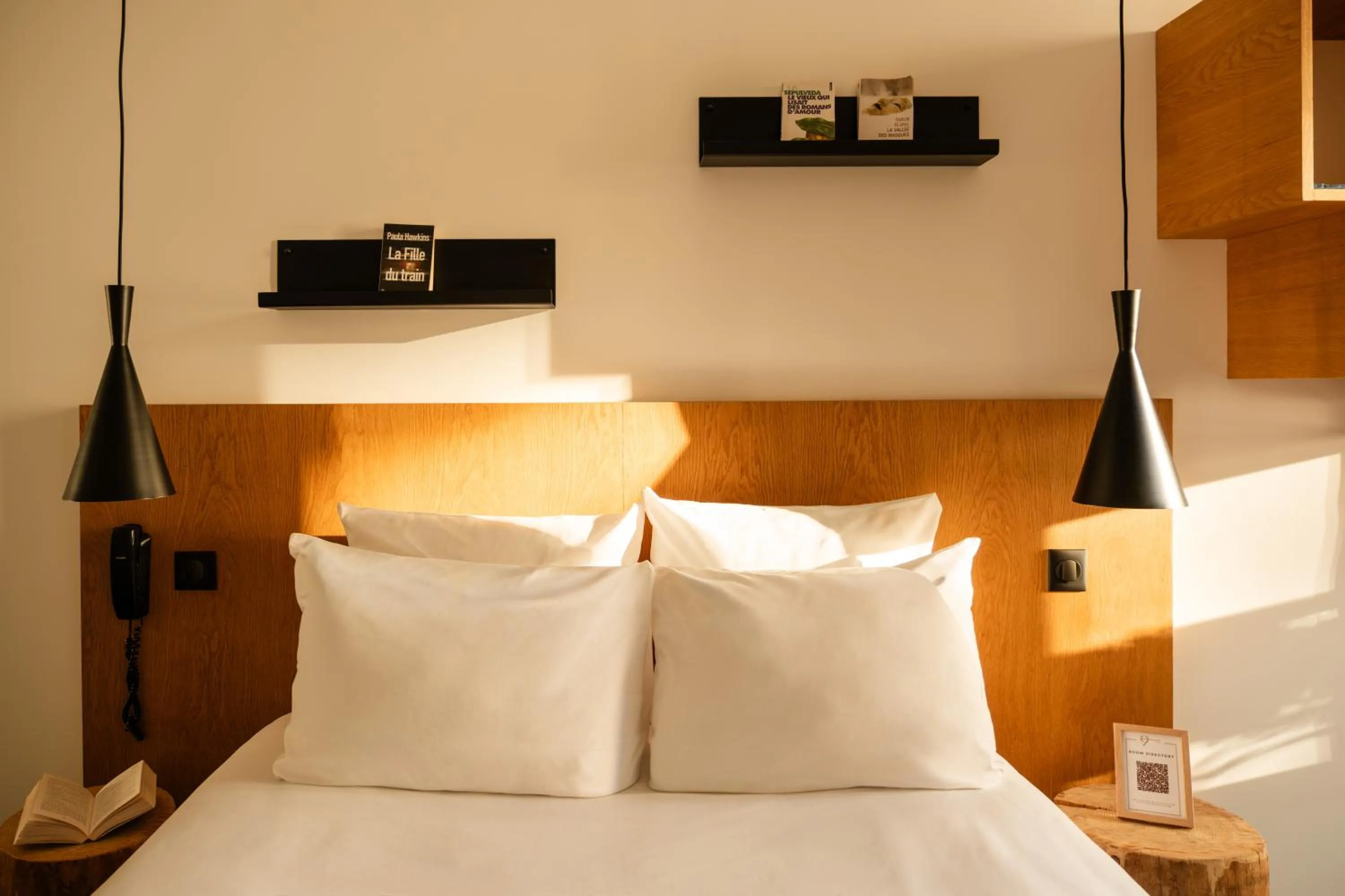 Bed in 9Hotel Bastille-Lyon