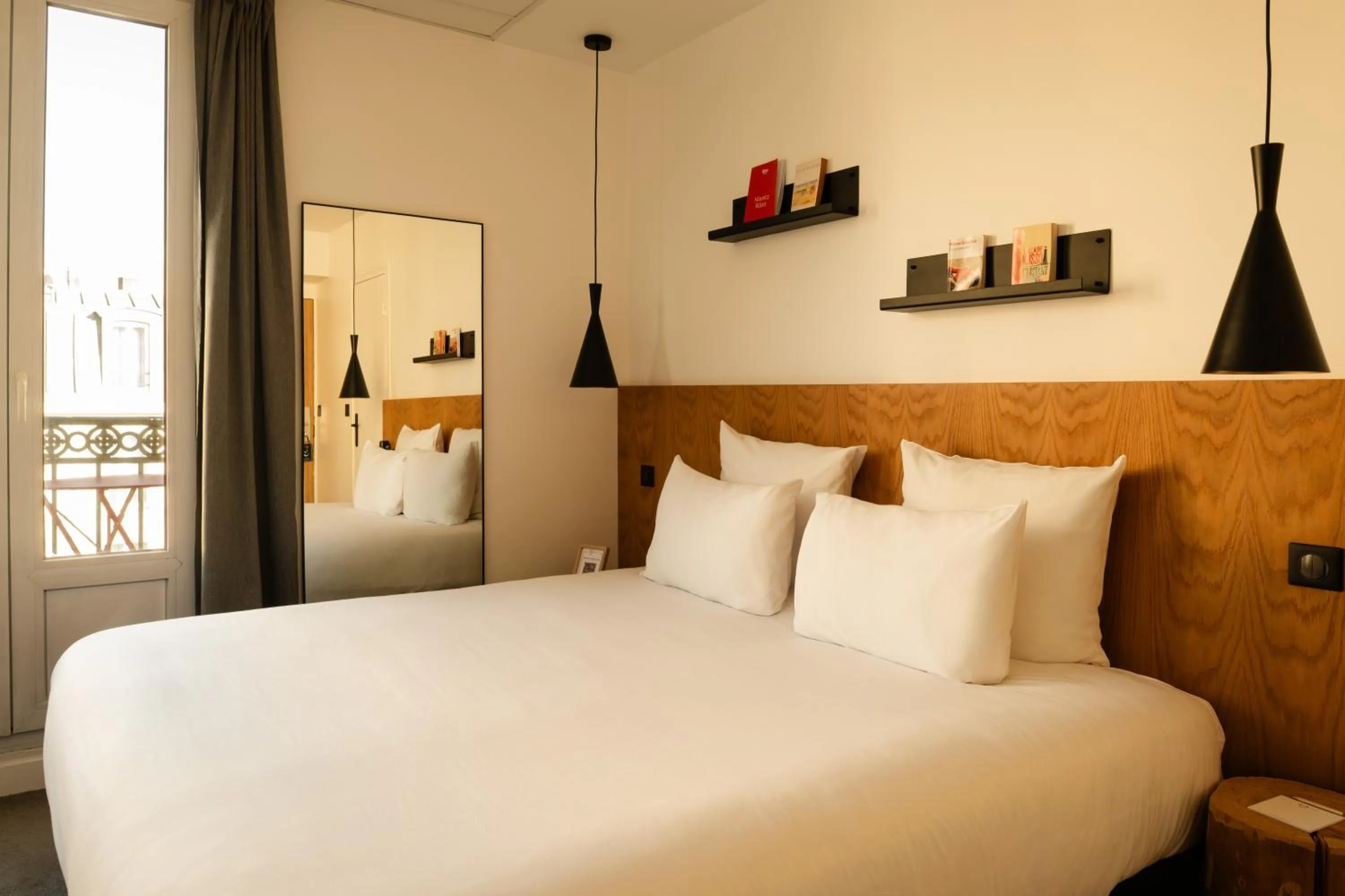 Bed in 9Hotel Bastille-Lyon