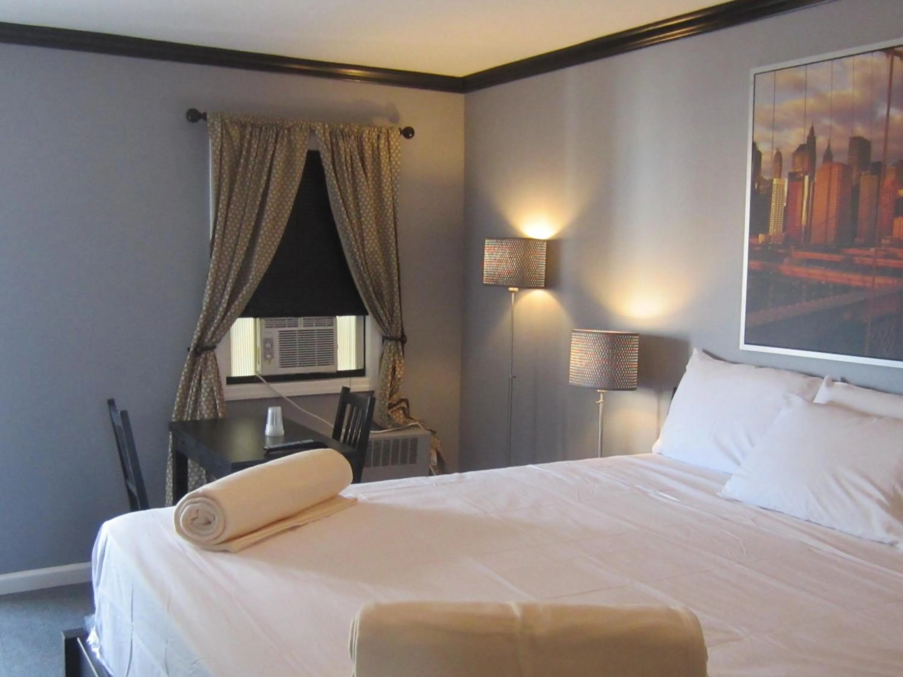 Photo of the whole room, Bed in Central Motel Courtyard