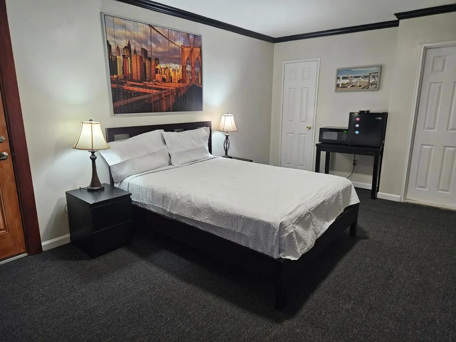 Bed in Central Motel Courtyard