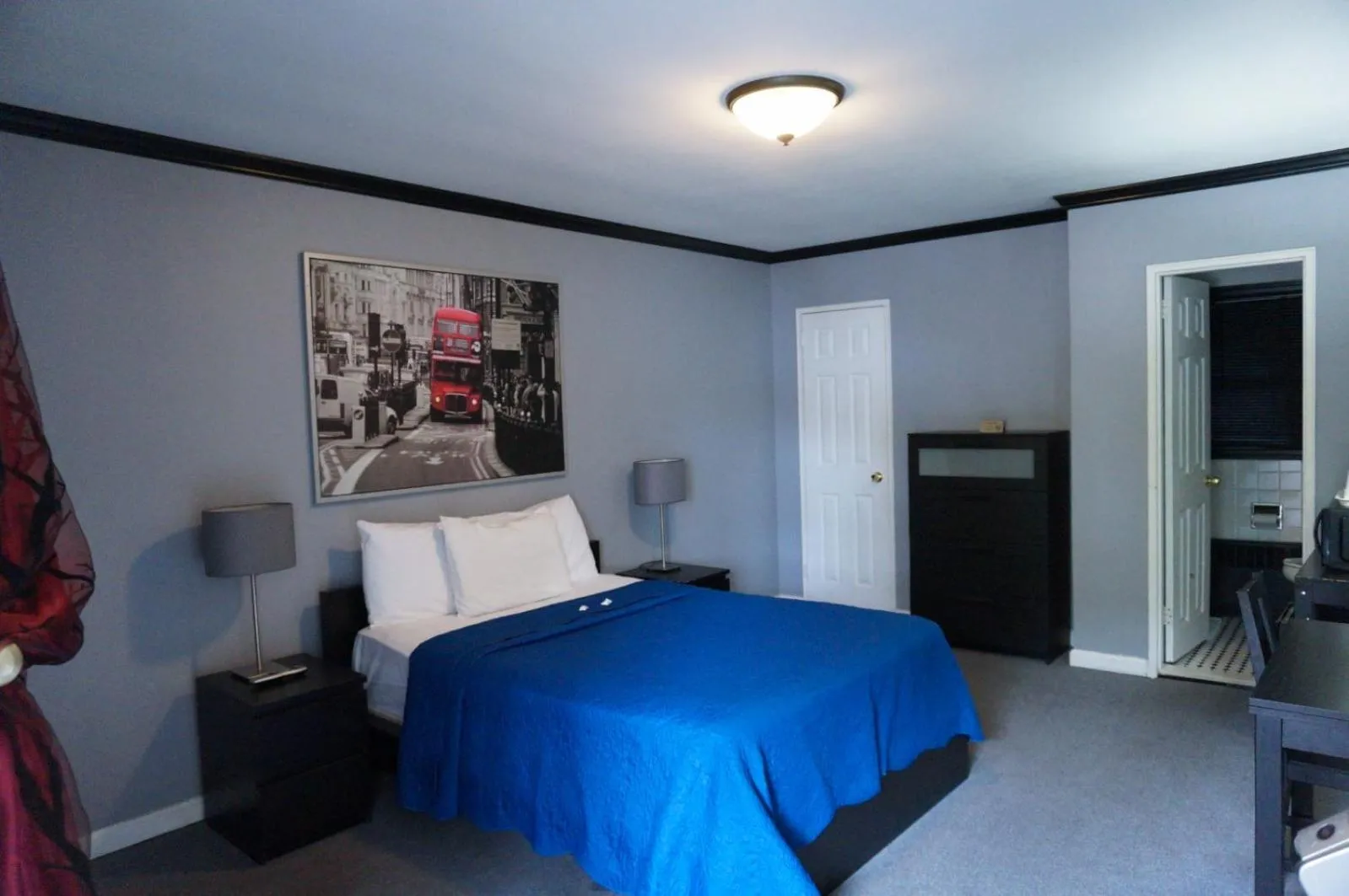 Bed in Central Motel Courtyard