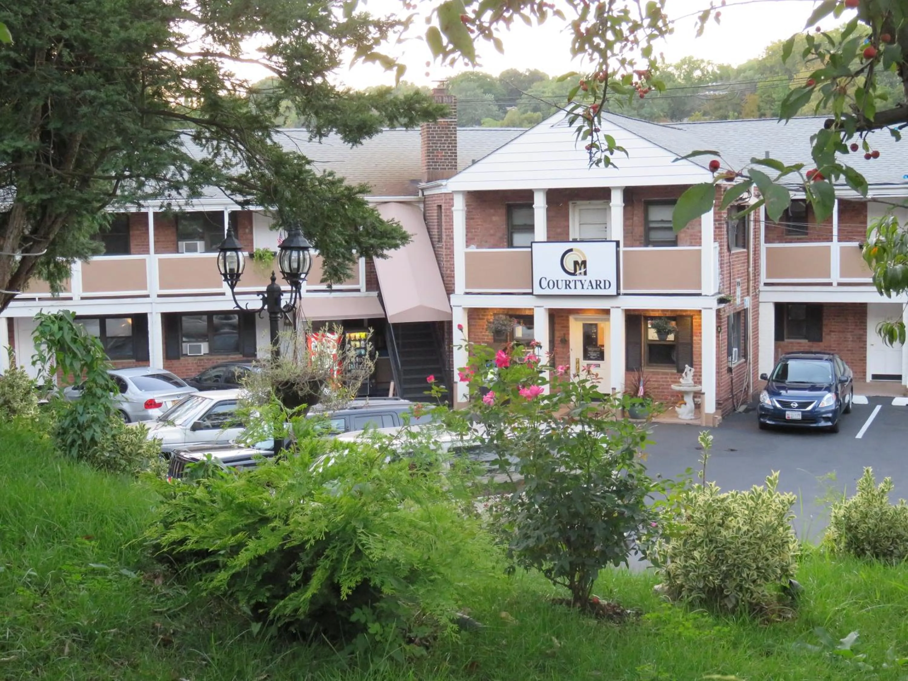 Property building in Central Motel Courtyard