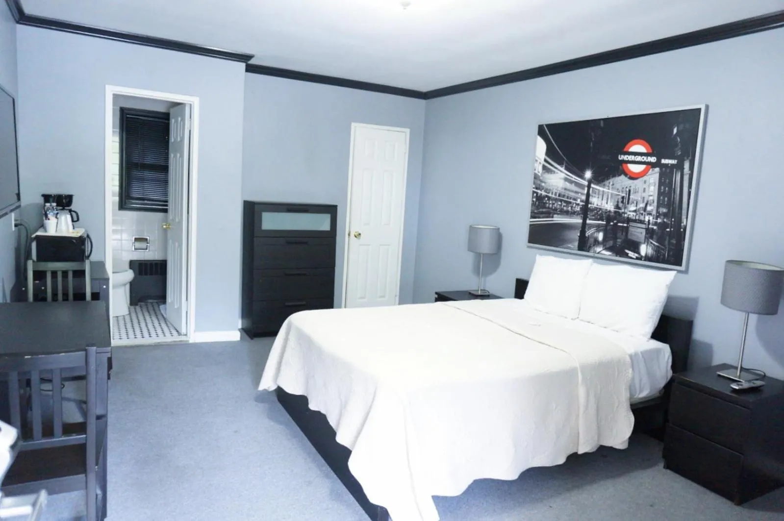 Bed in Central Motel Courtyard