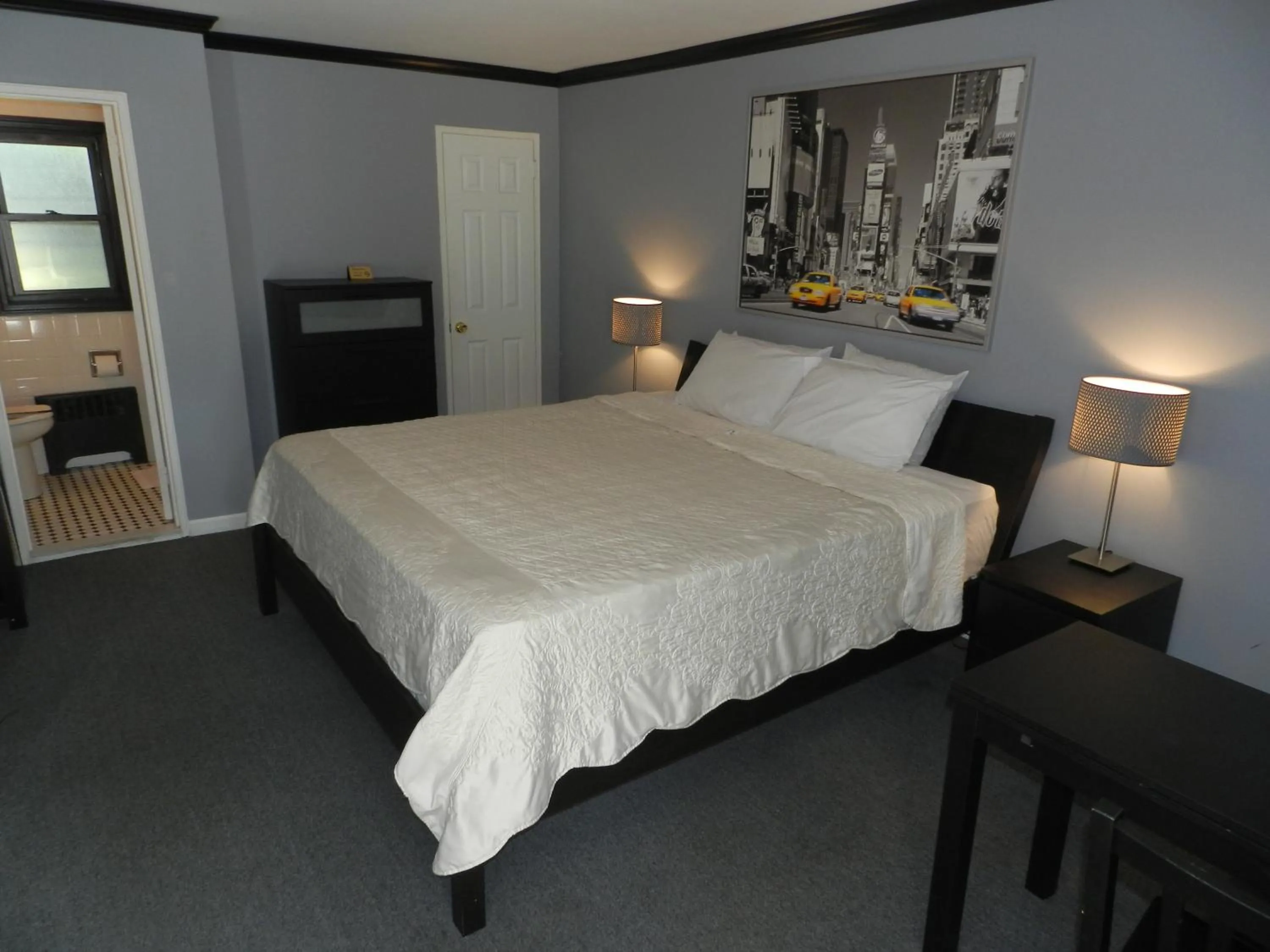 Bed in Central Motel Courtyard