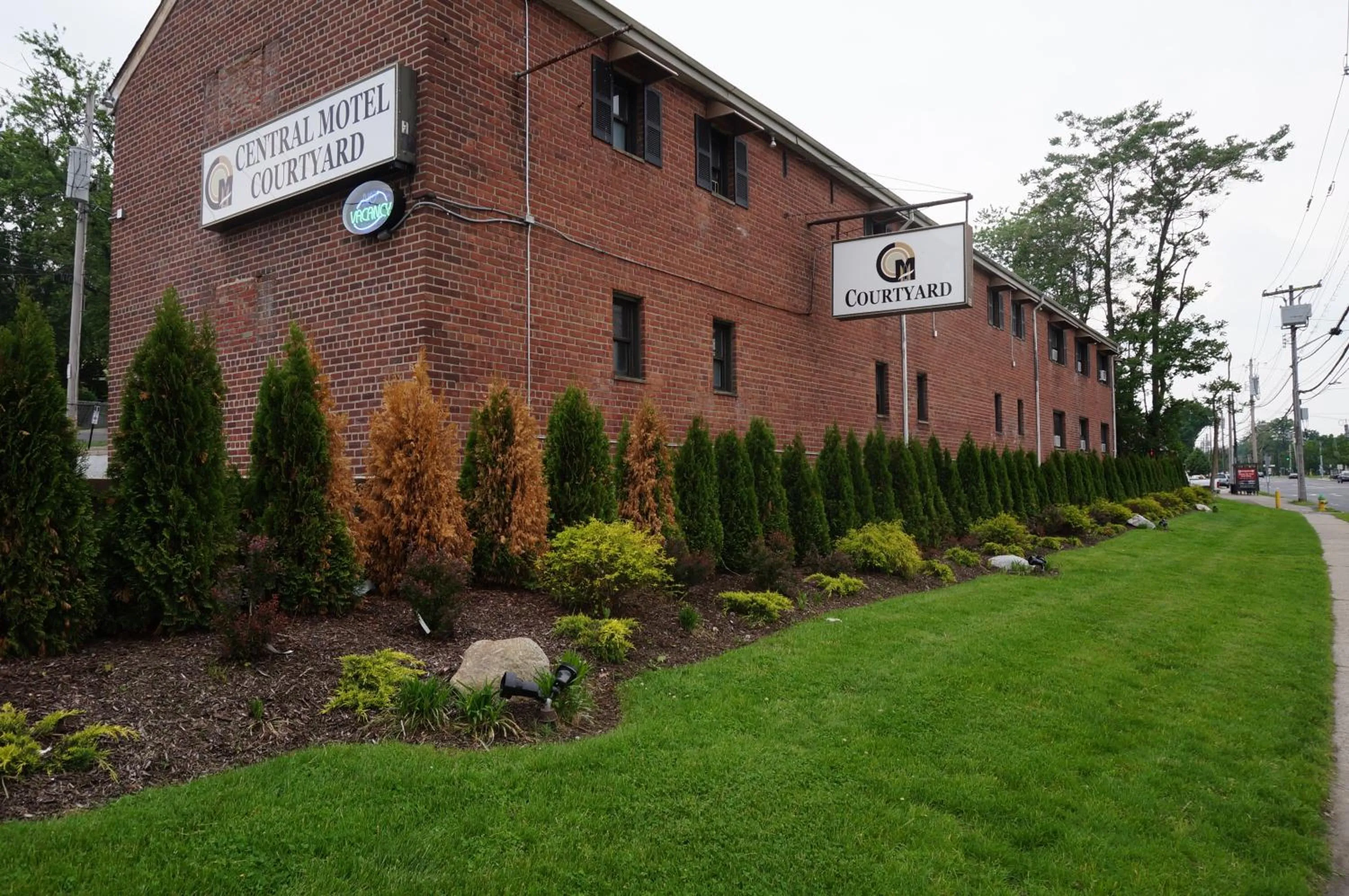 Property building in Central Motel Courtyard