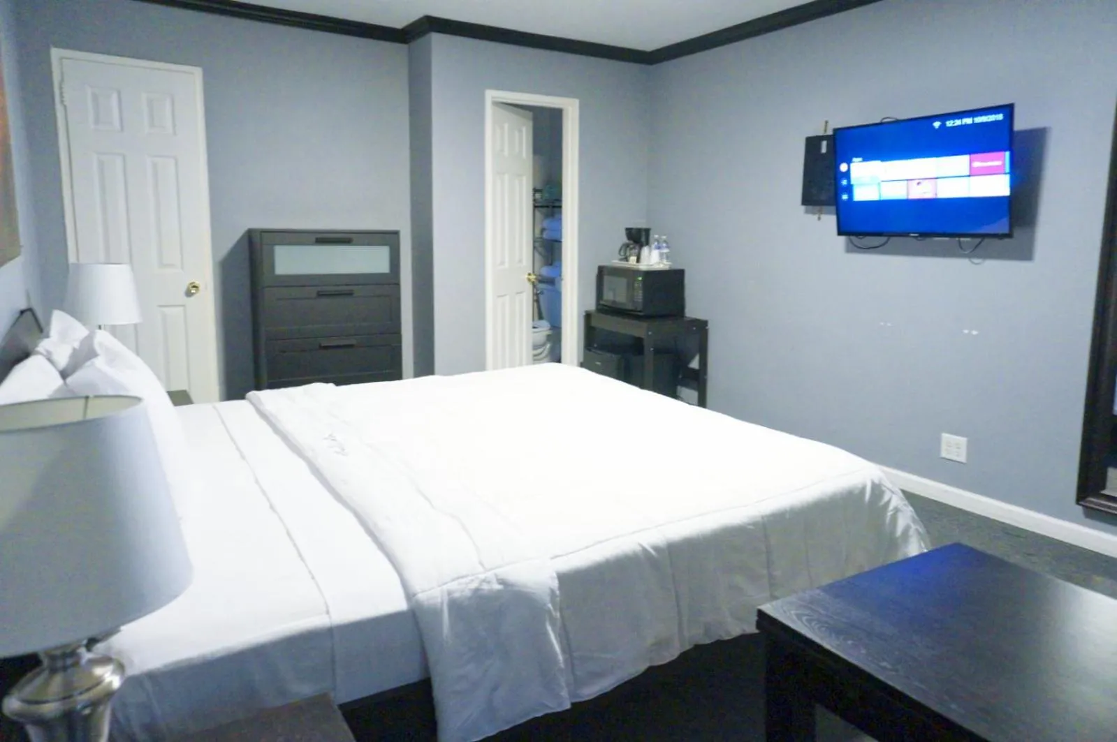 Bed in Central Motel Courtyard
