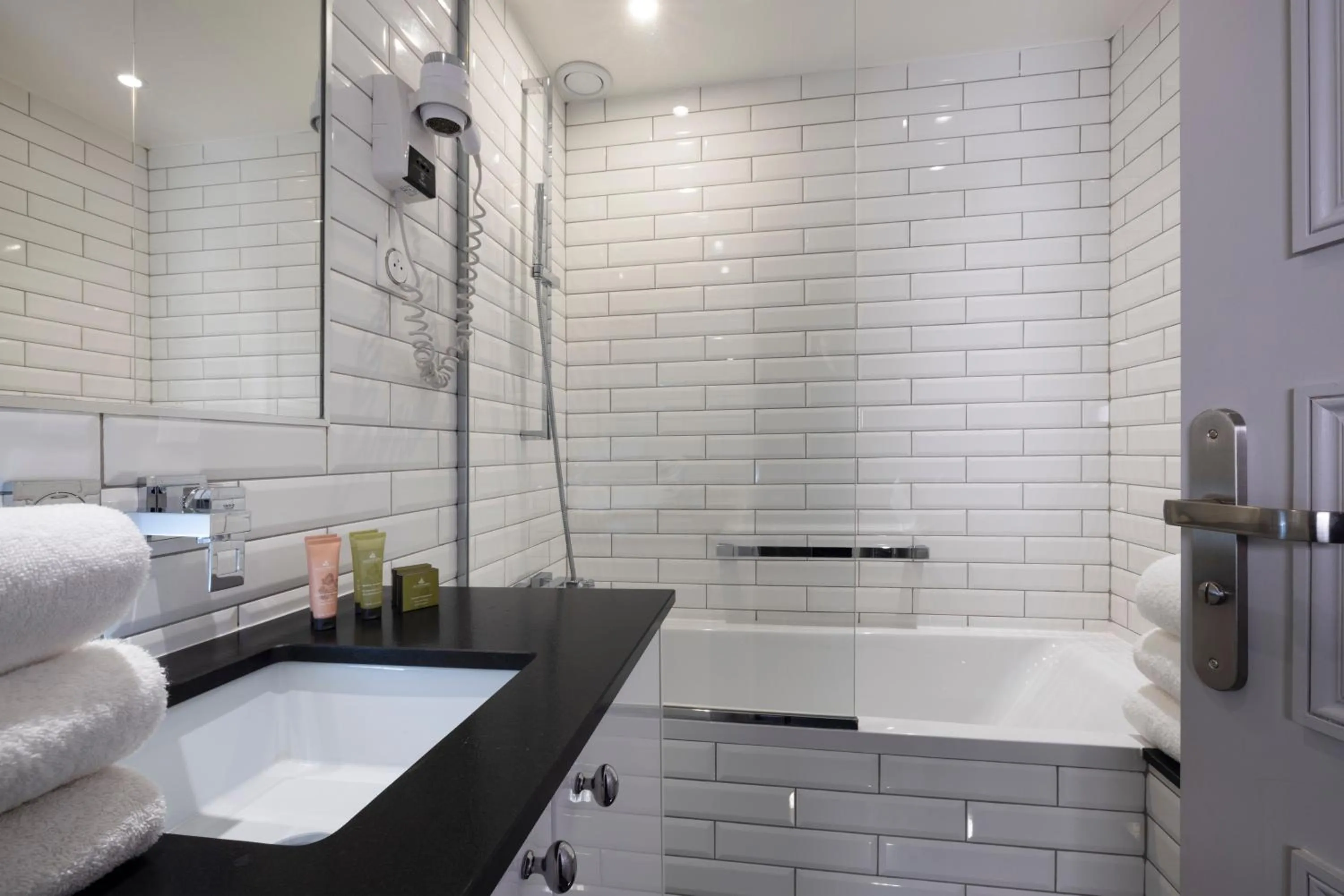 Bathroom in Pavillon Monceau