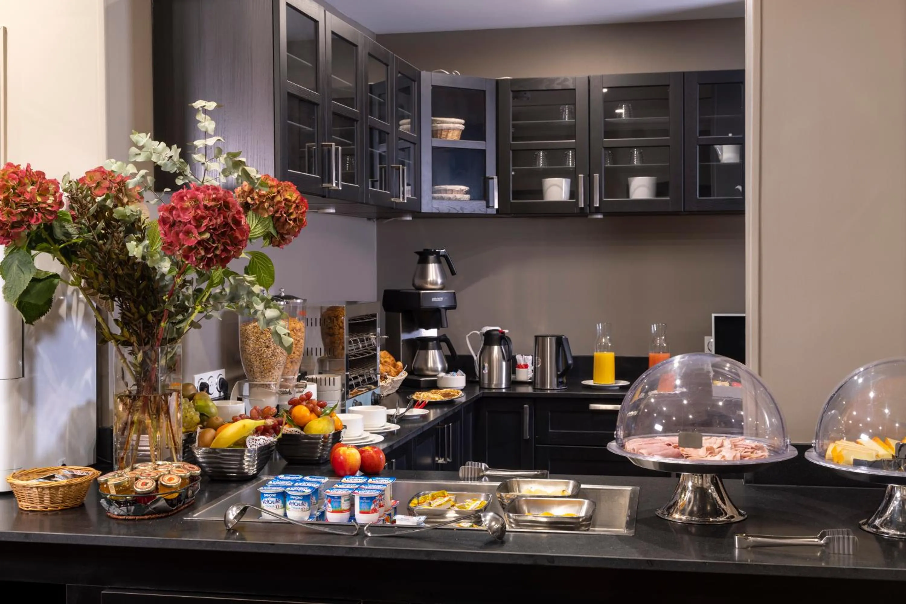 Breakfast in Pavillon Monceau