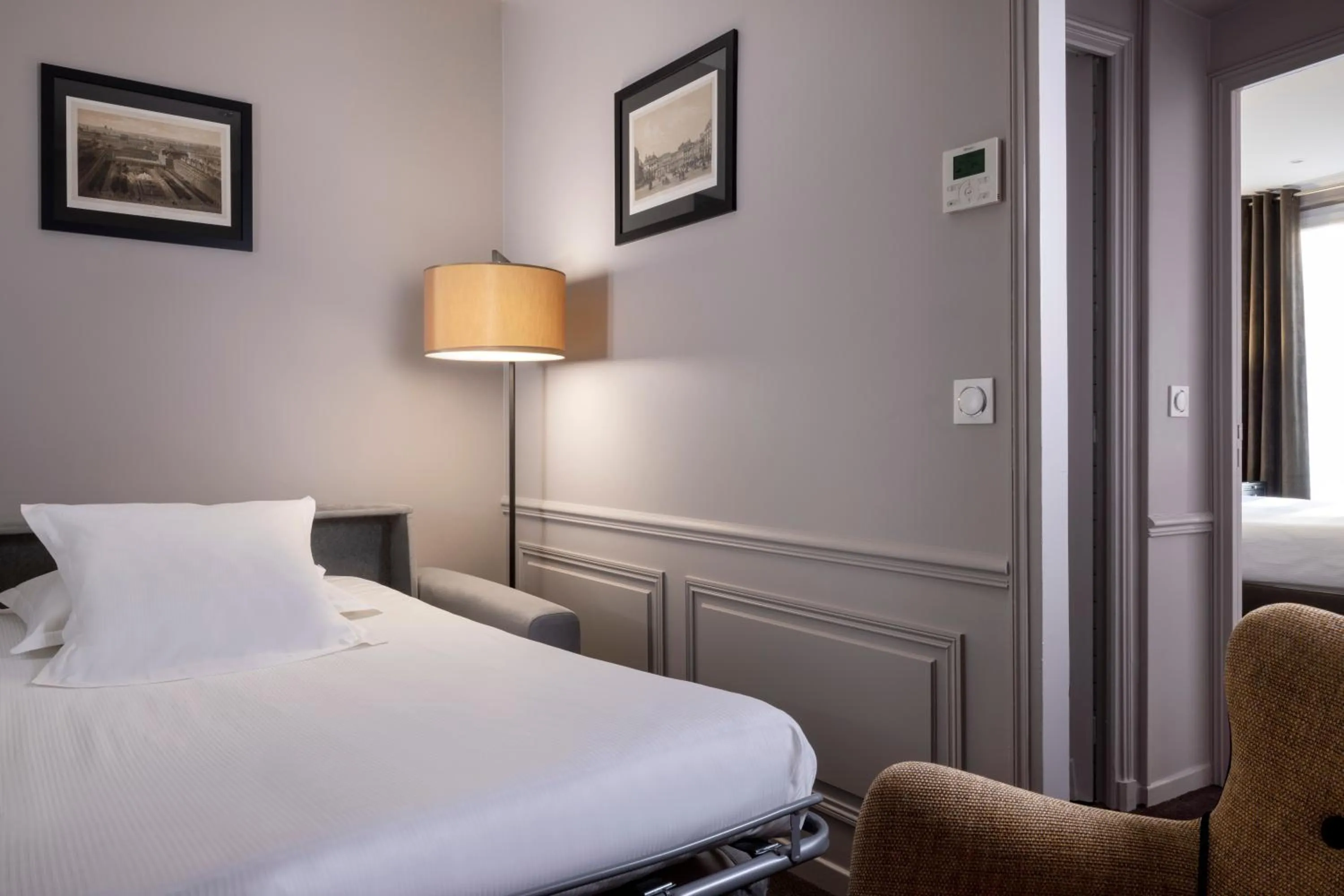 Bathroom, Bed in Pavillon Monceau